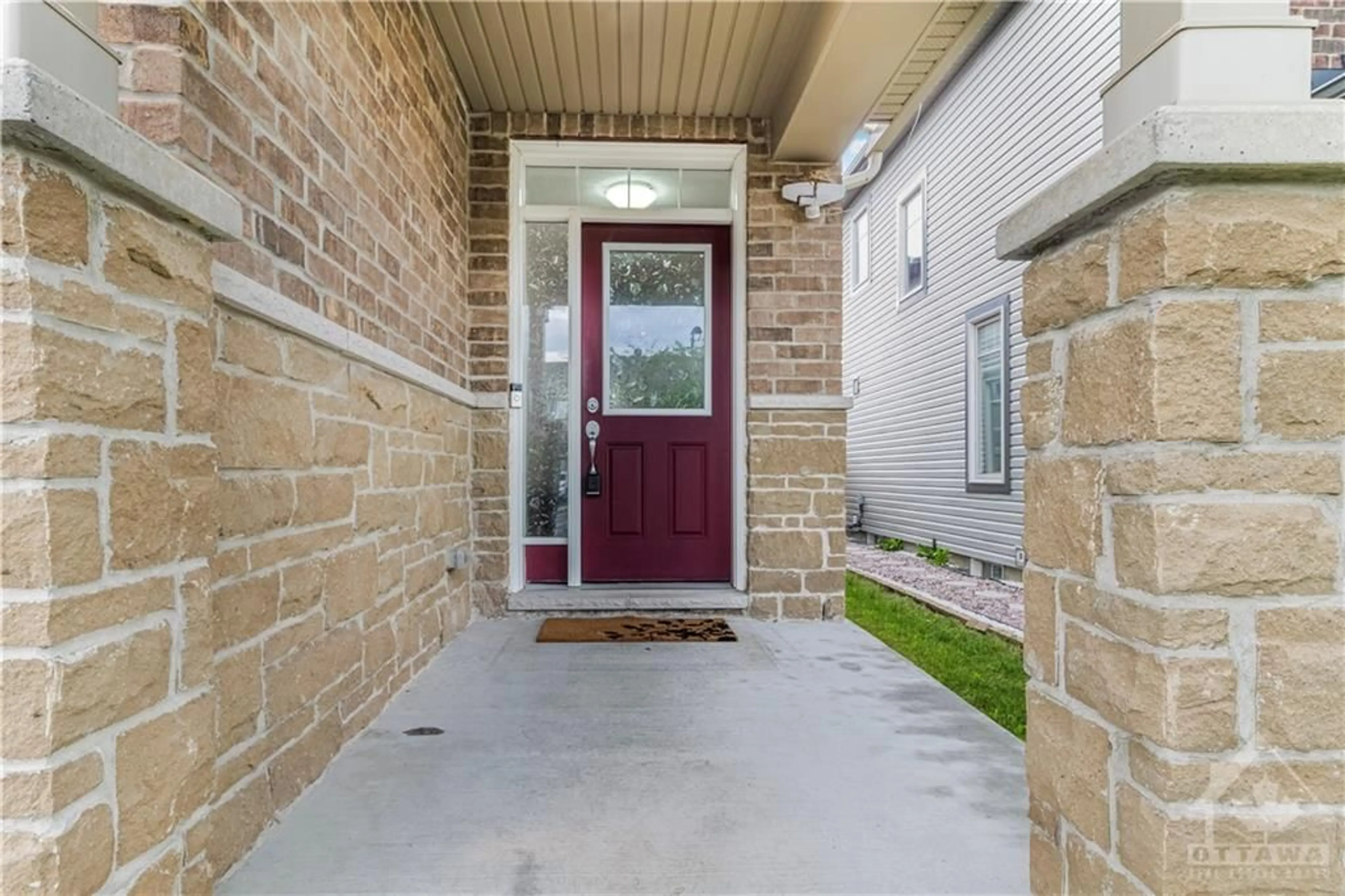 Indoor entryway for 534 ROUNCEY Rd, Kanata Ontario K2V 0E2