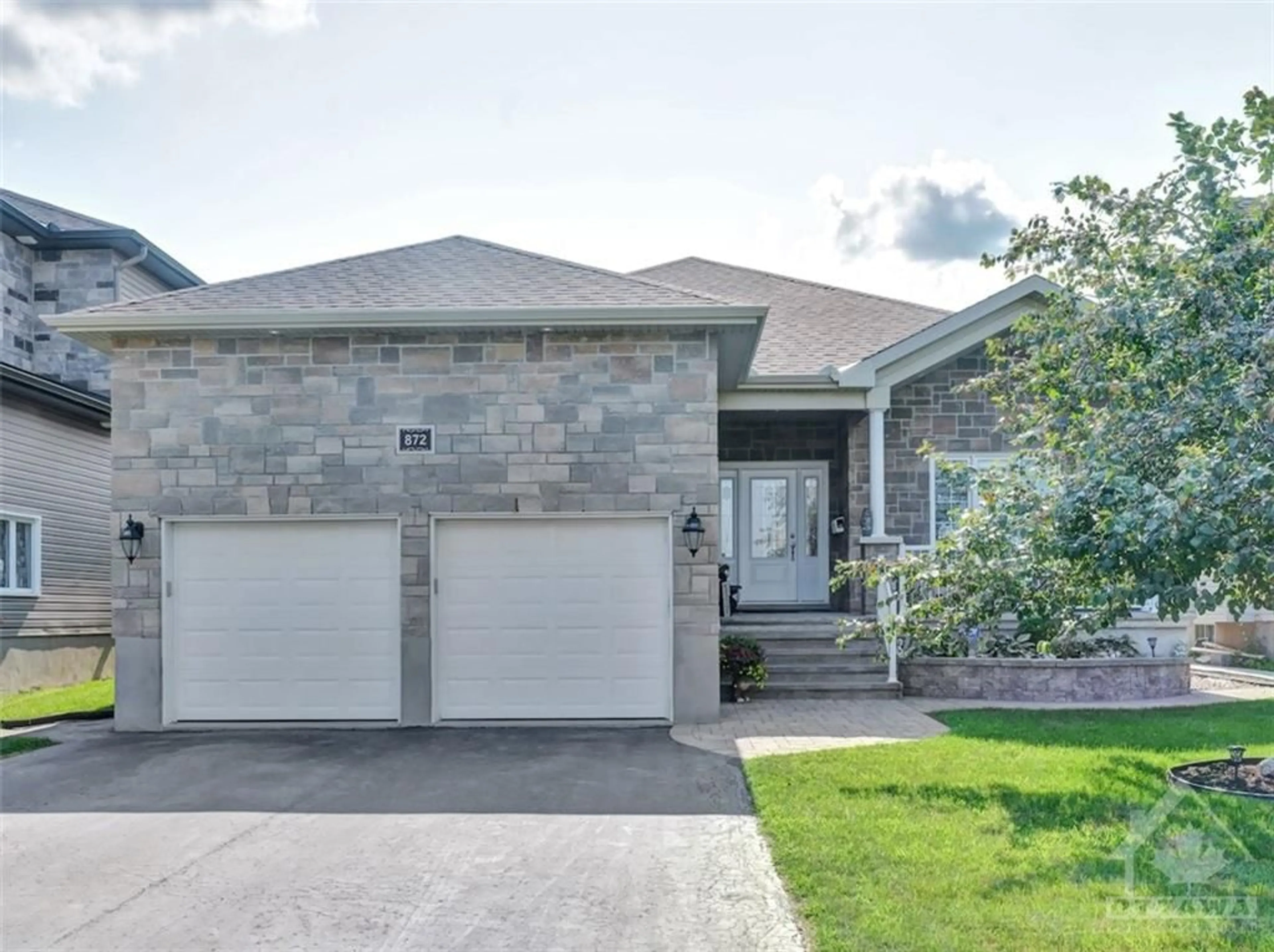 Frontside or backside of a home for 872 OCEANE St, Limoges Ontario K0A 2M0