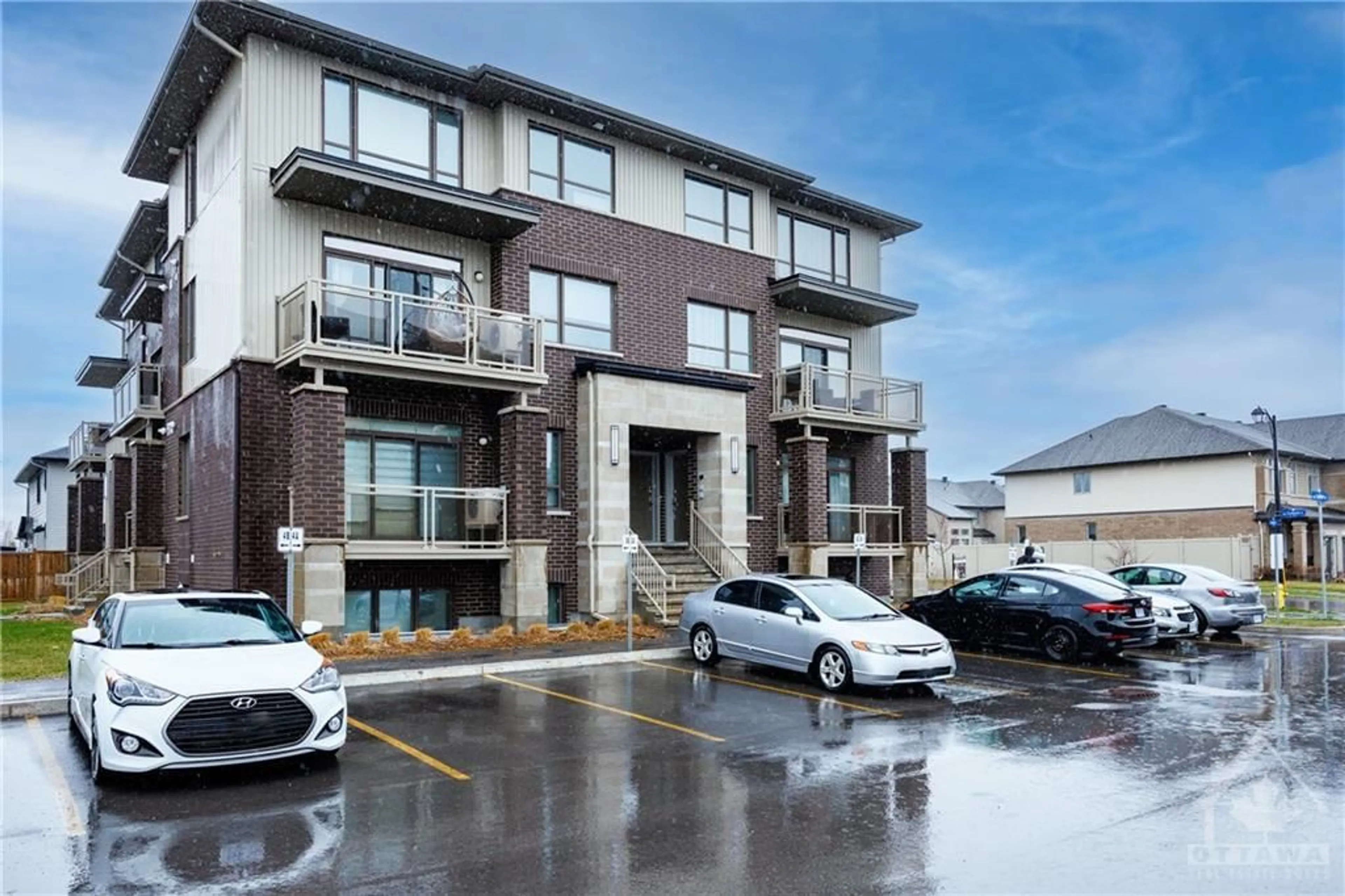 A pic from exterior of the house or condo for 22 CARABINER Pvt, Ottawa Ontario K1W 0L7