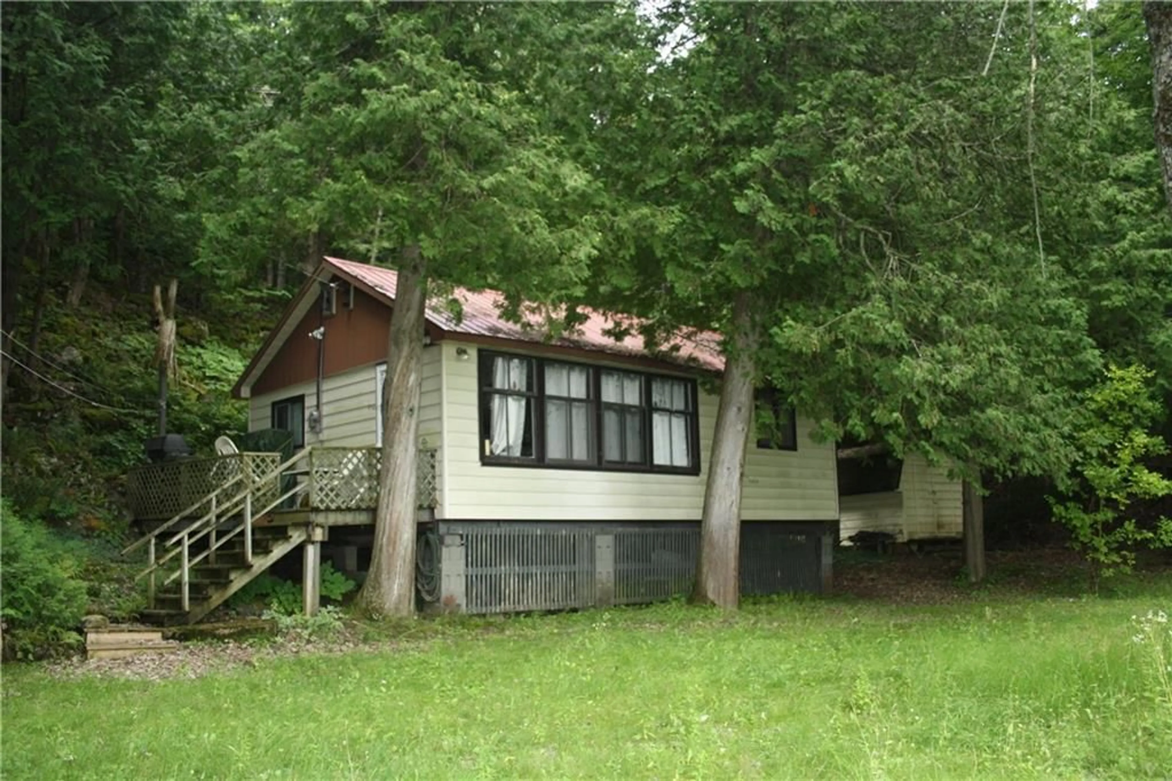 Cottage for 10 BURTON Lane, Renfrew Ontario K7V 3Z8