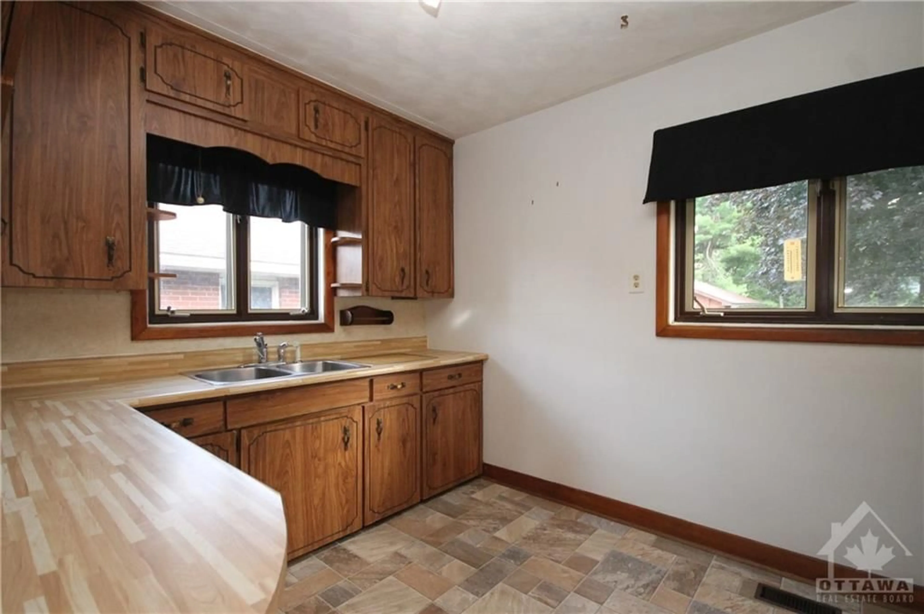 Standard kitchen for 289 BOUNDARY St, Prescott Ontario K0E 1T0