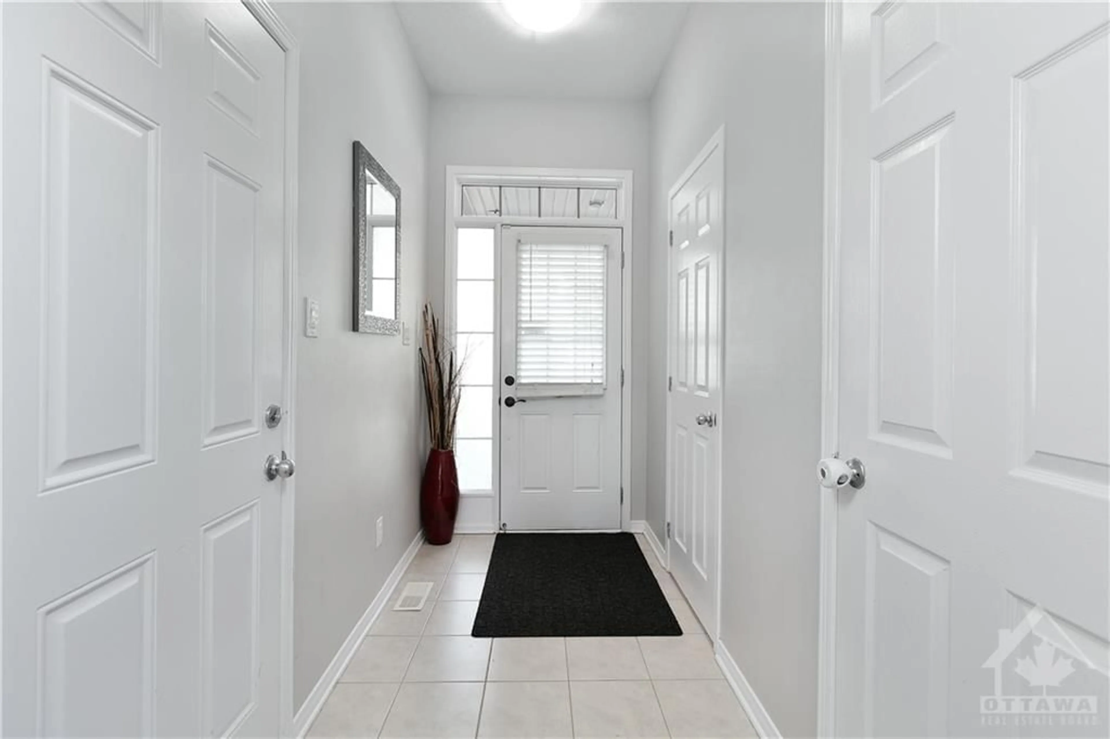 Indoor entryway for 512 RANNOCH Pvt, Ottawa Ontario K2J 5T3