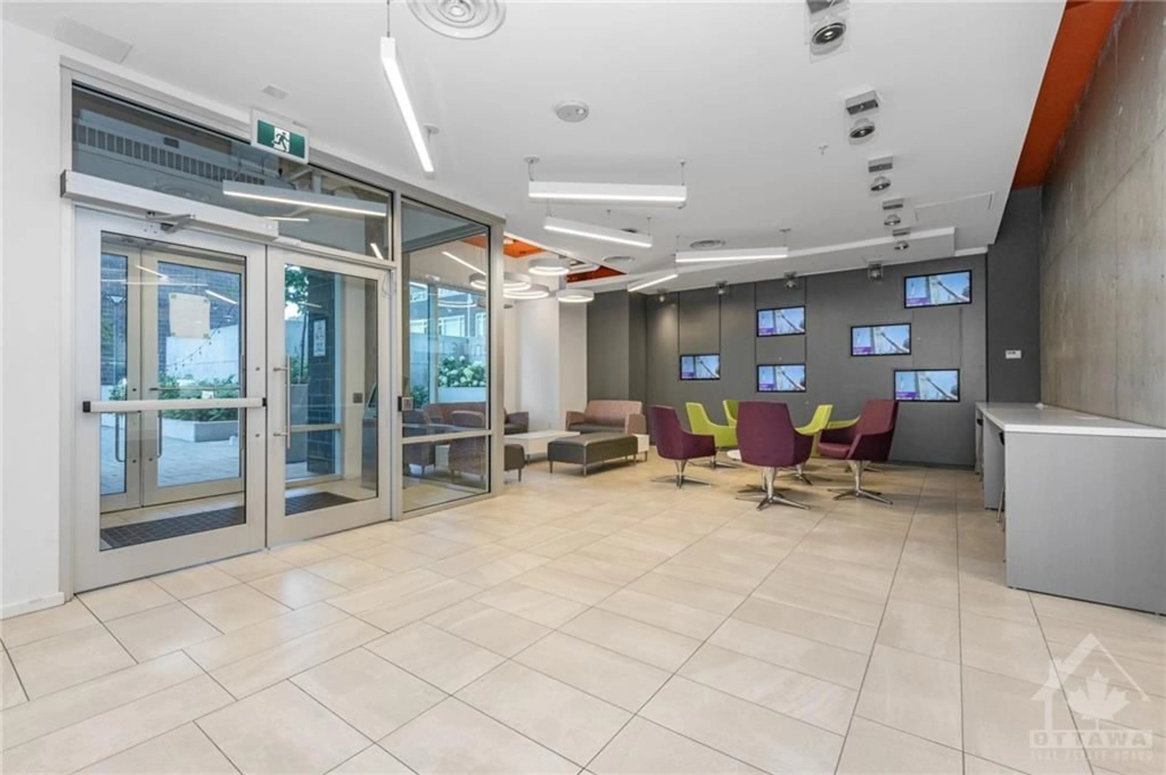 Indoor lobby for 105 CHAMPAGNE Ave #606, Ottawa Ontario K1S 4P3