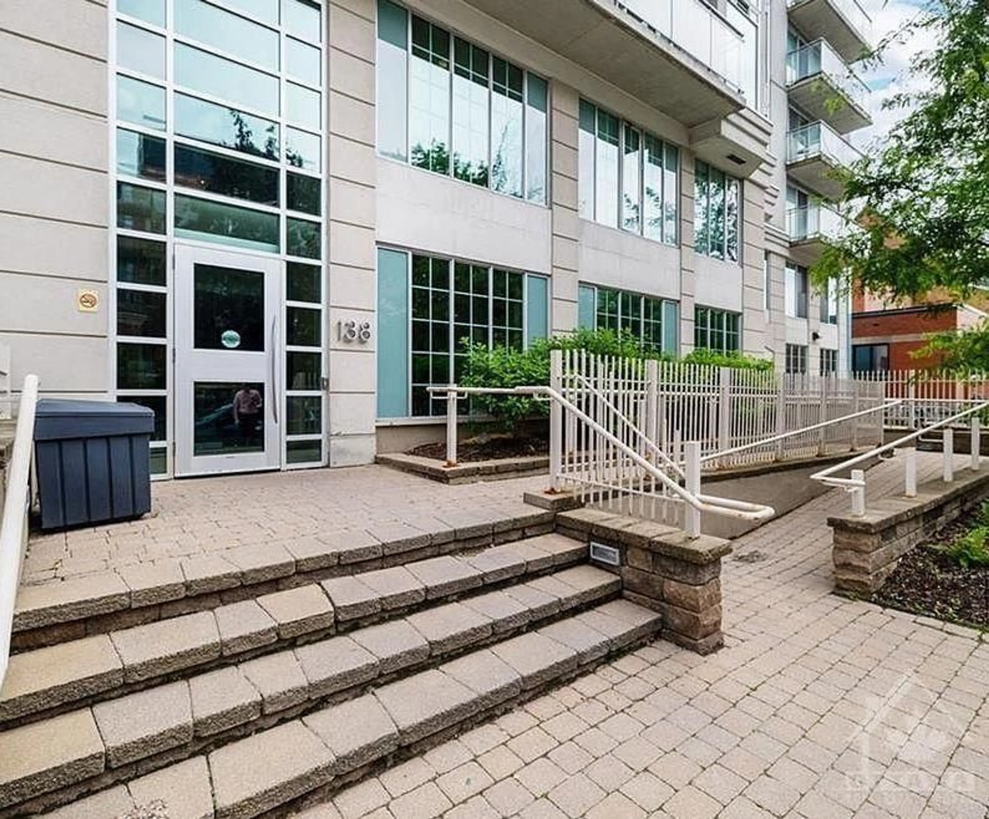 Patio for 138 SOMERSET St #1001, Ottawa Ontario K2P 0A3