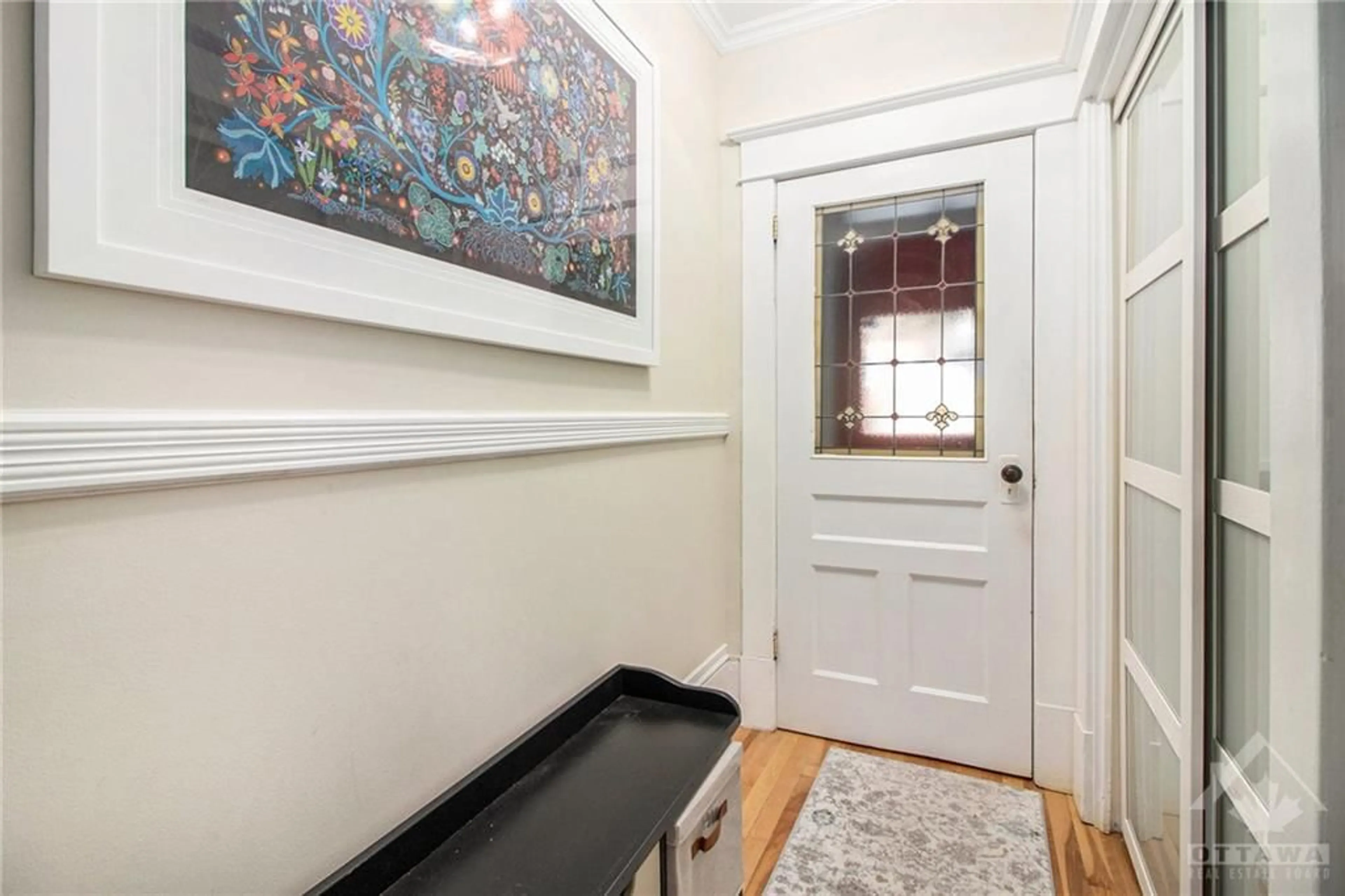 Indoor entryway for 90 ST ANDREW St, Ottawa Ontario K1N 5G2