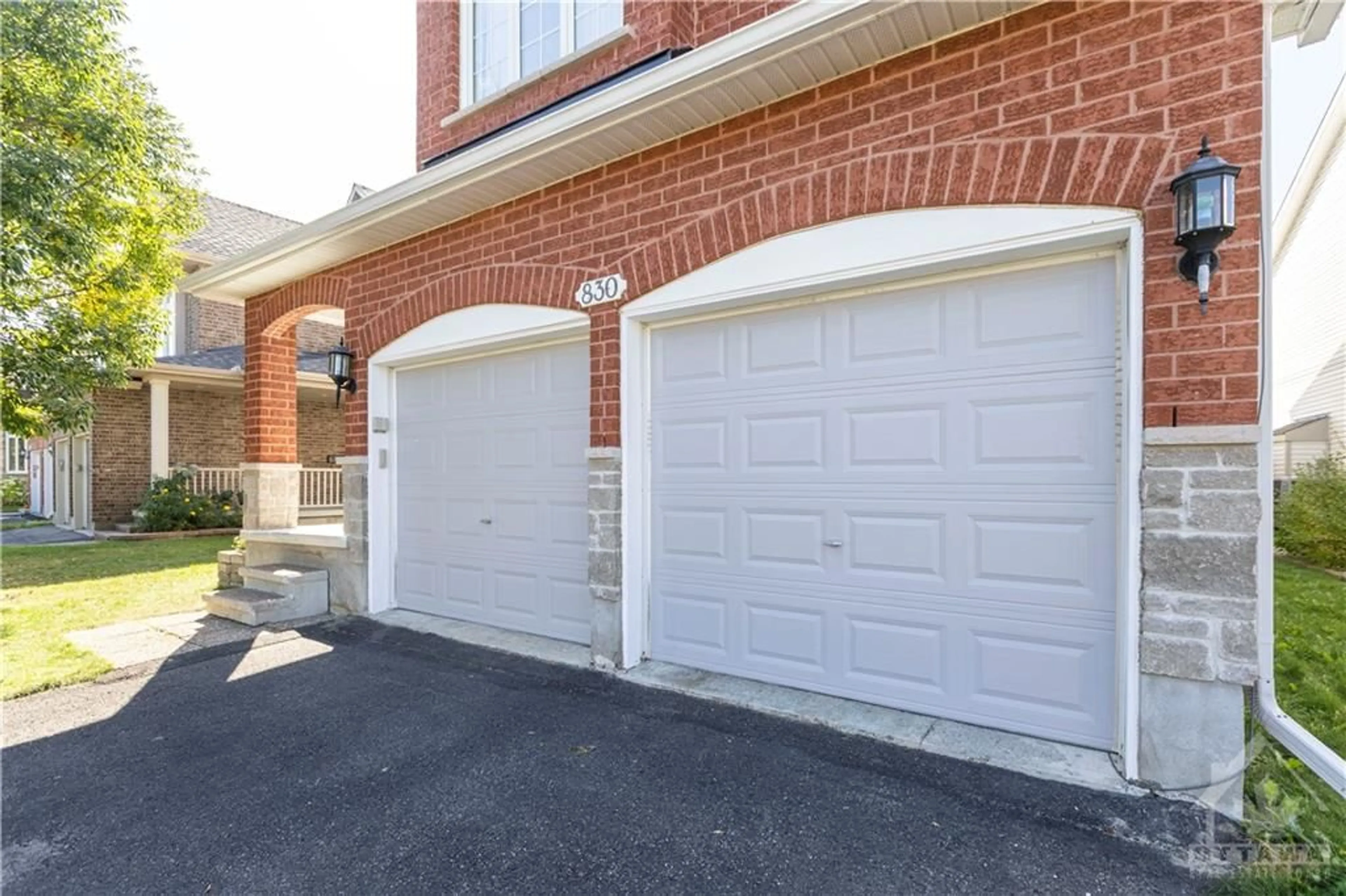 Indoor garage for 830 FEATHER MOSS Way, Ottawa Ontario K1V 1X2