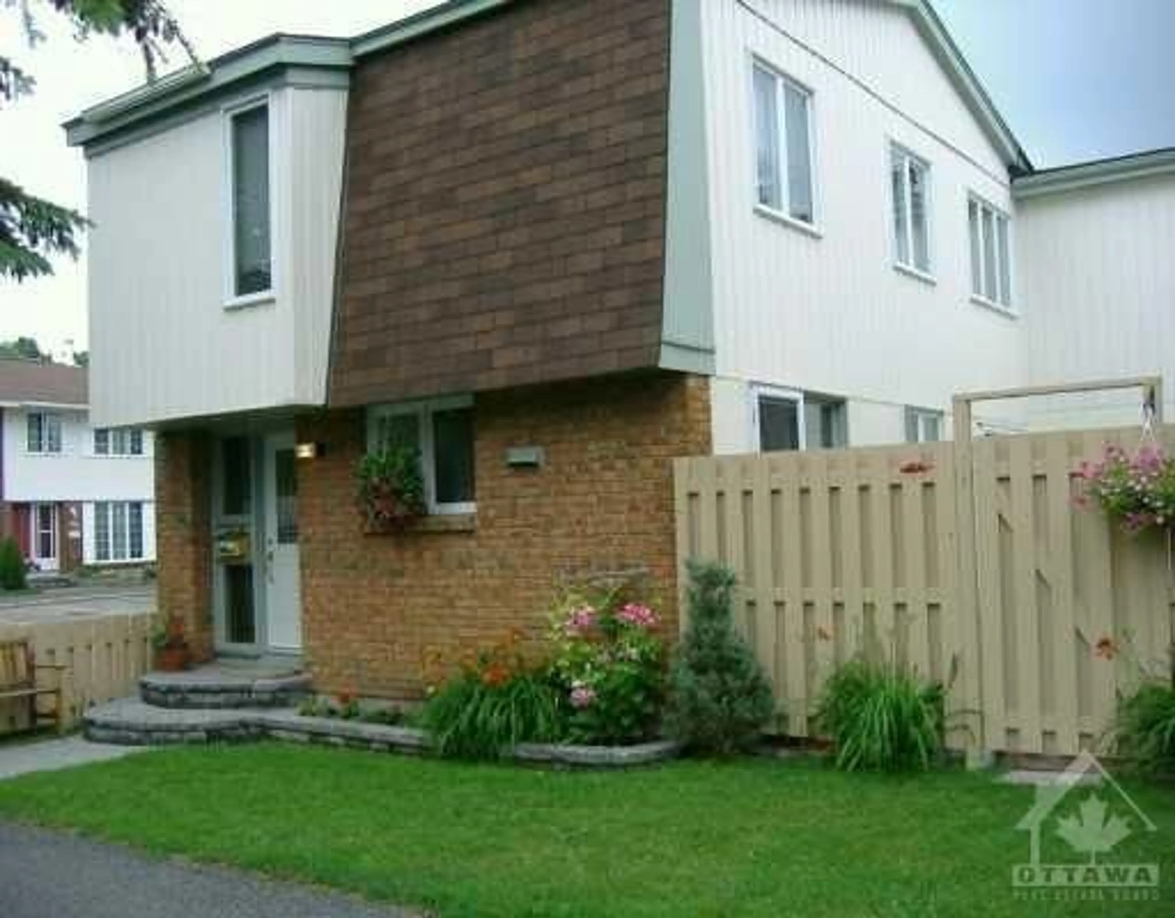 A pic from exterior of the house or condo for 2063 JASMINE Cres #63, Ottawa Ontario K1J 7W2