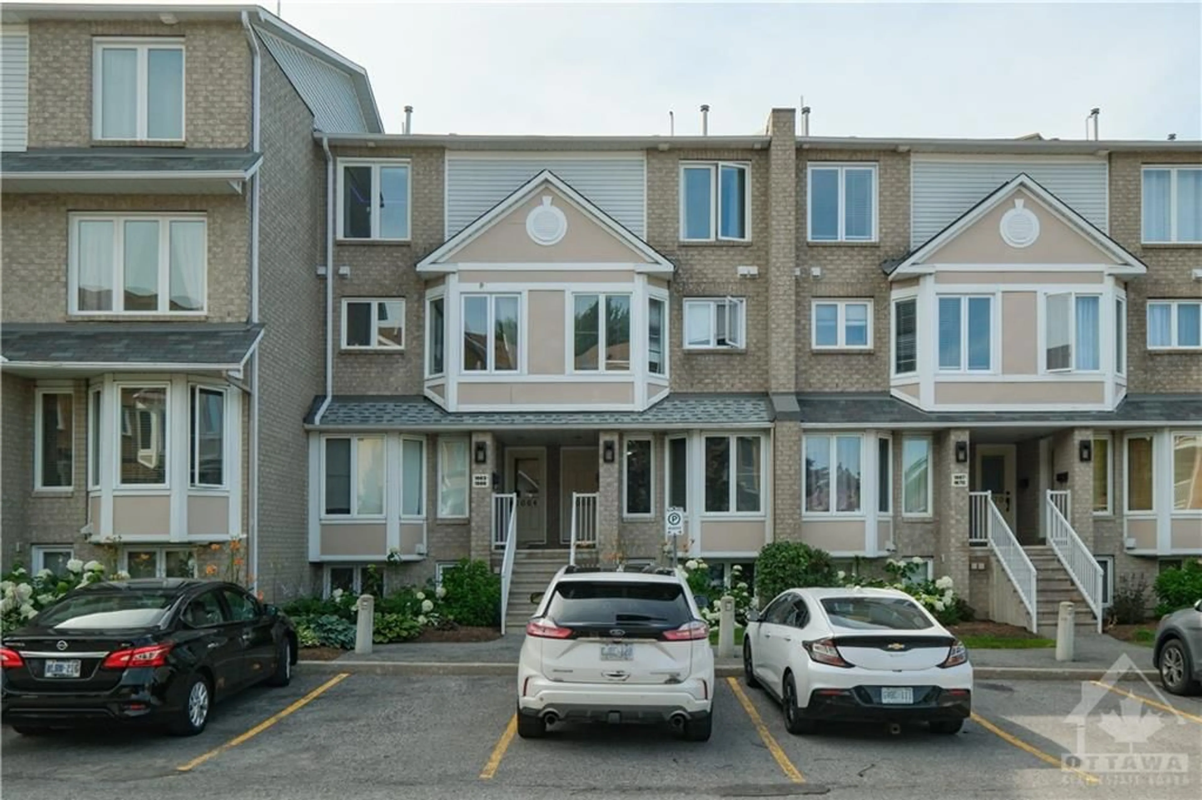 A pic from exterior of the house or condo for 1665 LOCKSLEY Lane, Ottawa Ontario K1J 1B6