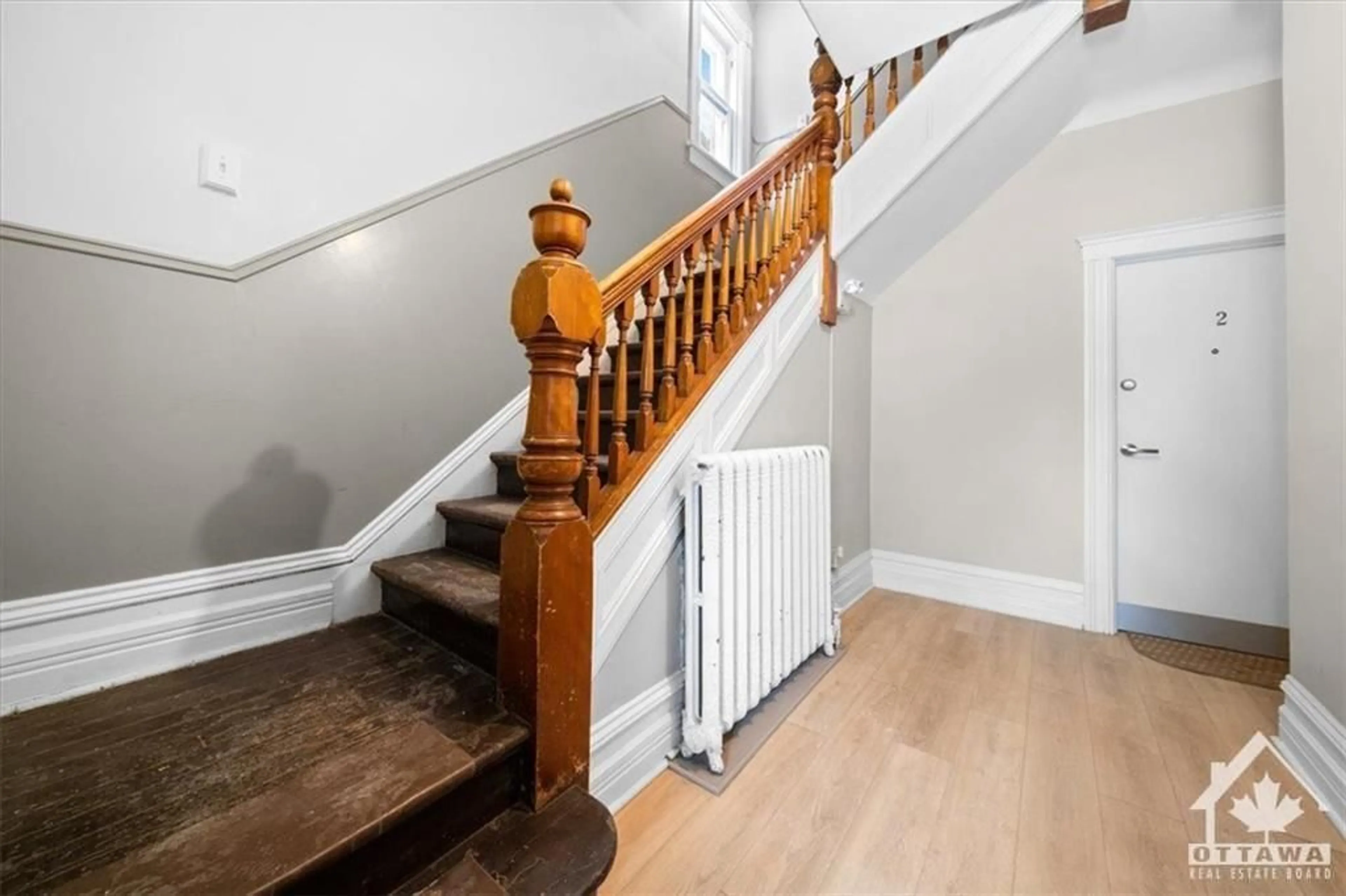 Stairs for 266 FLORA St, Ottawa Ontario K1R 5R9