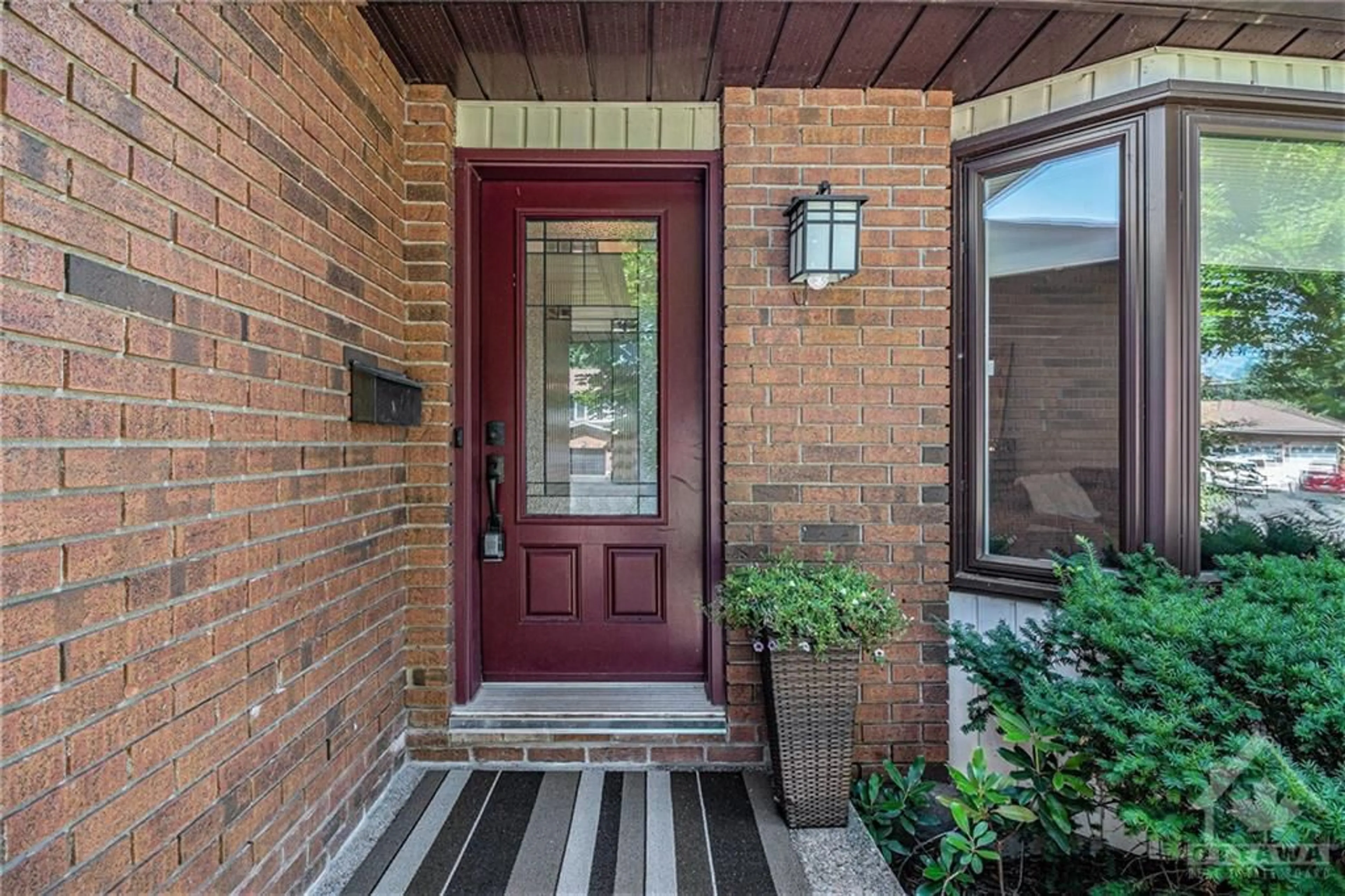 Indoor entryway for 1659 CANEMORE Cres, Ottawa Ontario K4A 1S6