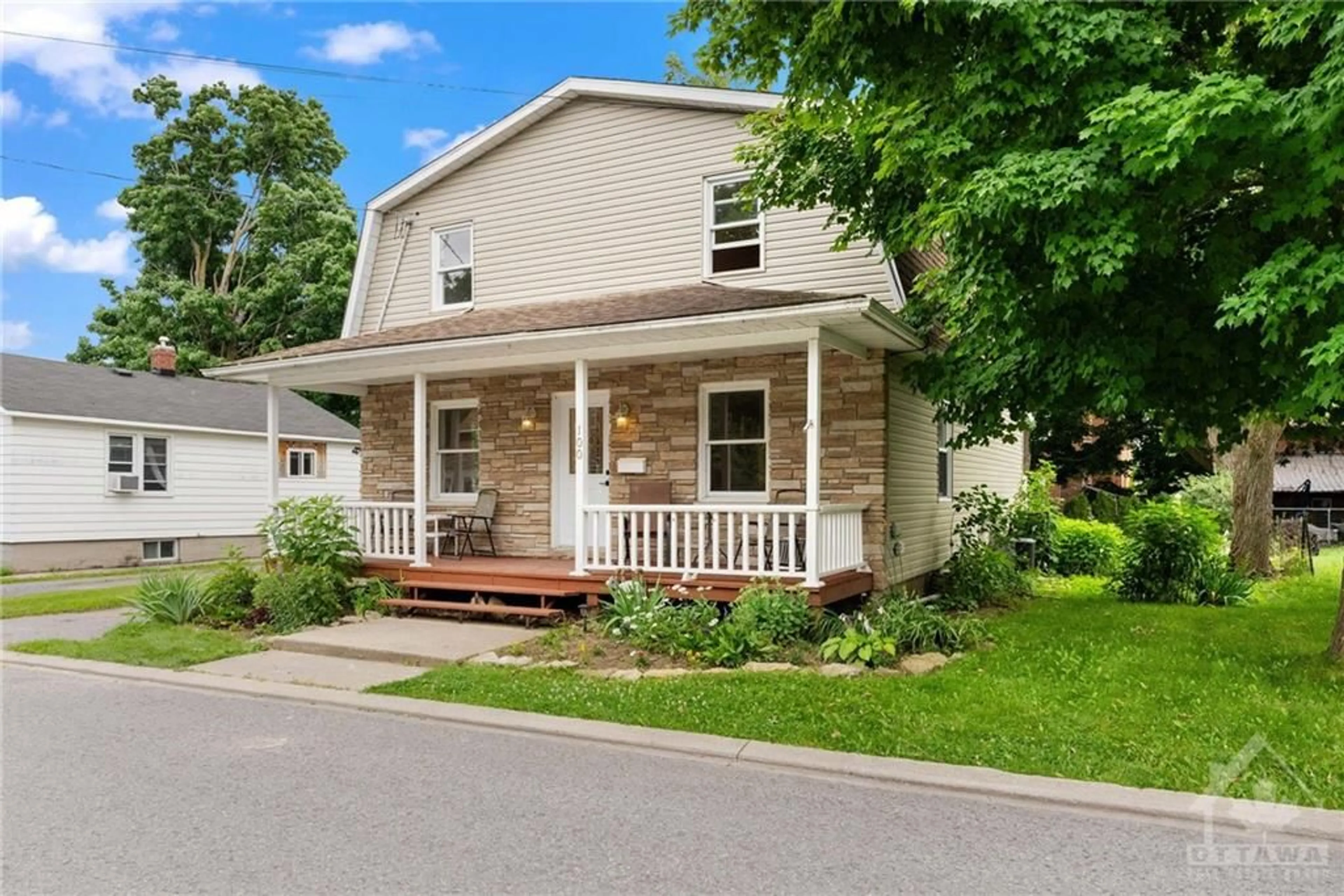 Frontside or backside of a home for 100 MORPHY St, Carleton Place Ontario K7C 2B6