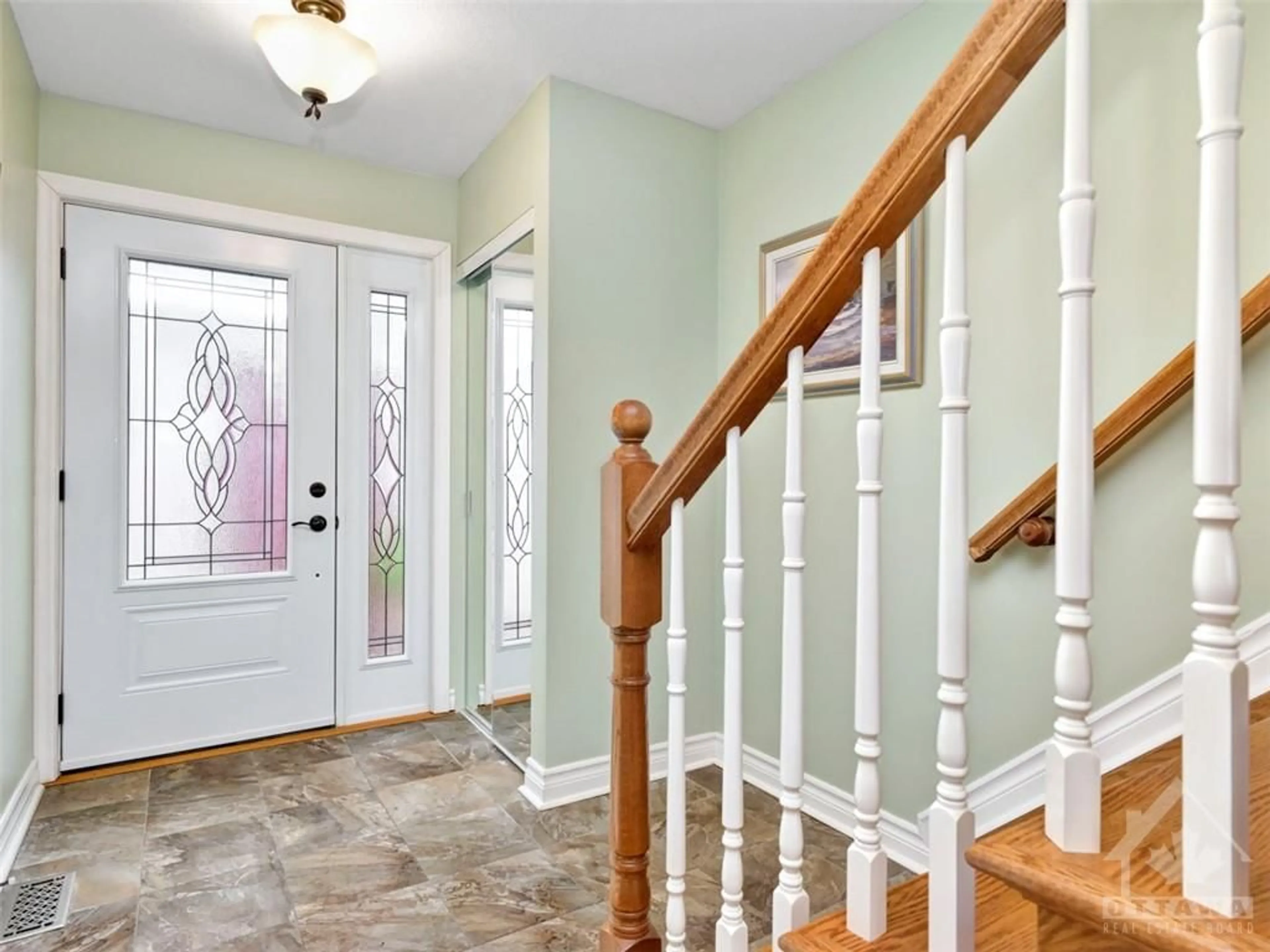 Indoor entryway for 2591 FLANNERY Dr, Ottawa Ontario K1V 8M4