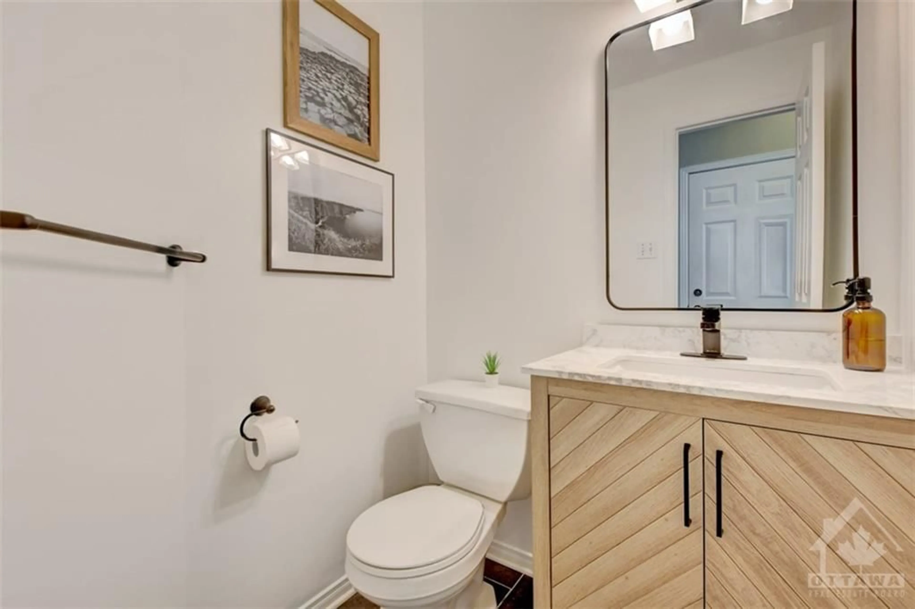 Standard bathroom for 988 SHEENBORO Cres, Ottawa Ontario K4A 3M7