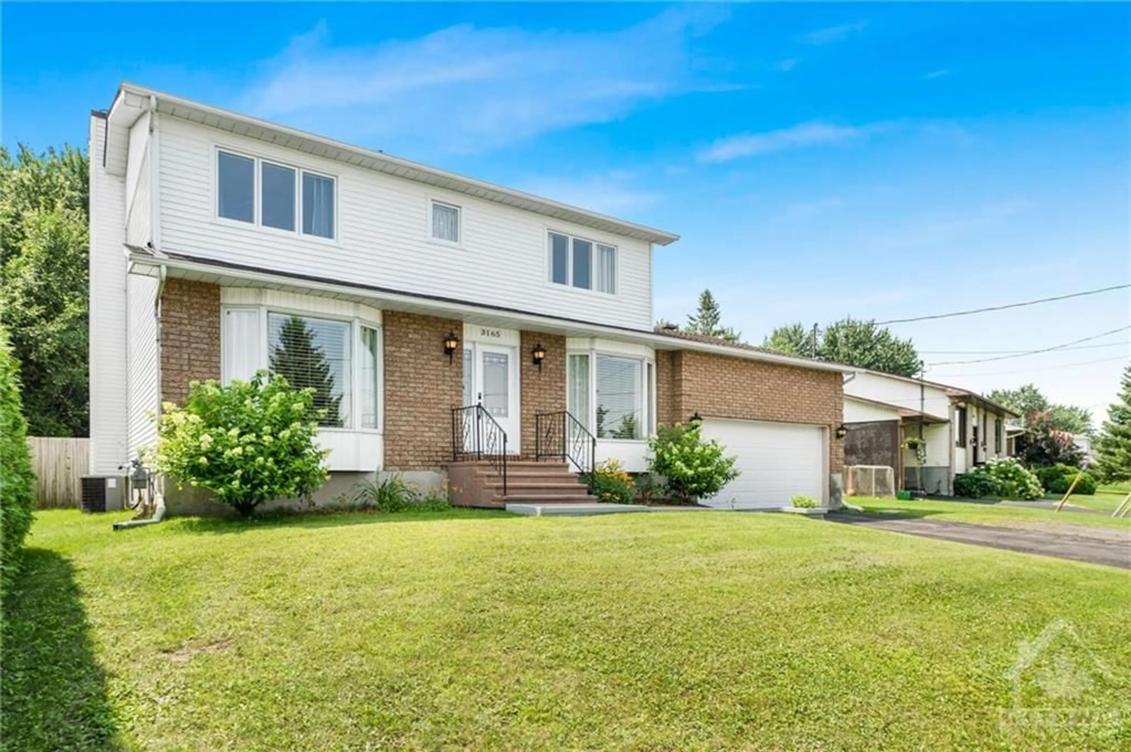 Frontside or backside of a home for 3165 LEMAY Cir, Rockland Ontario K4K 1A5