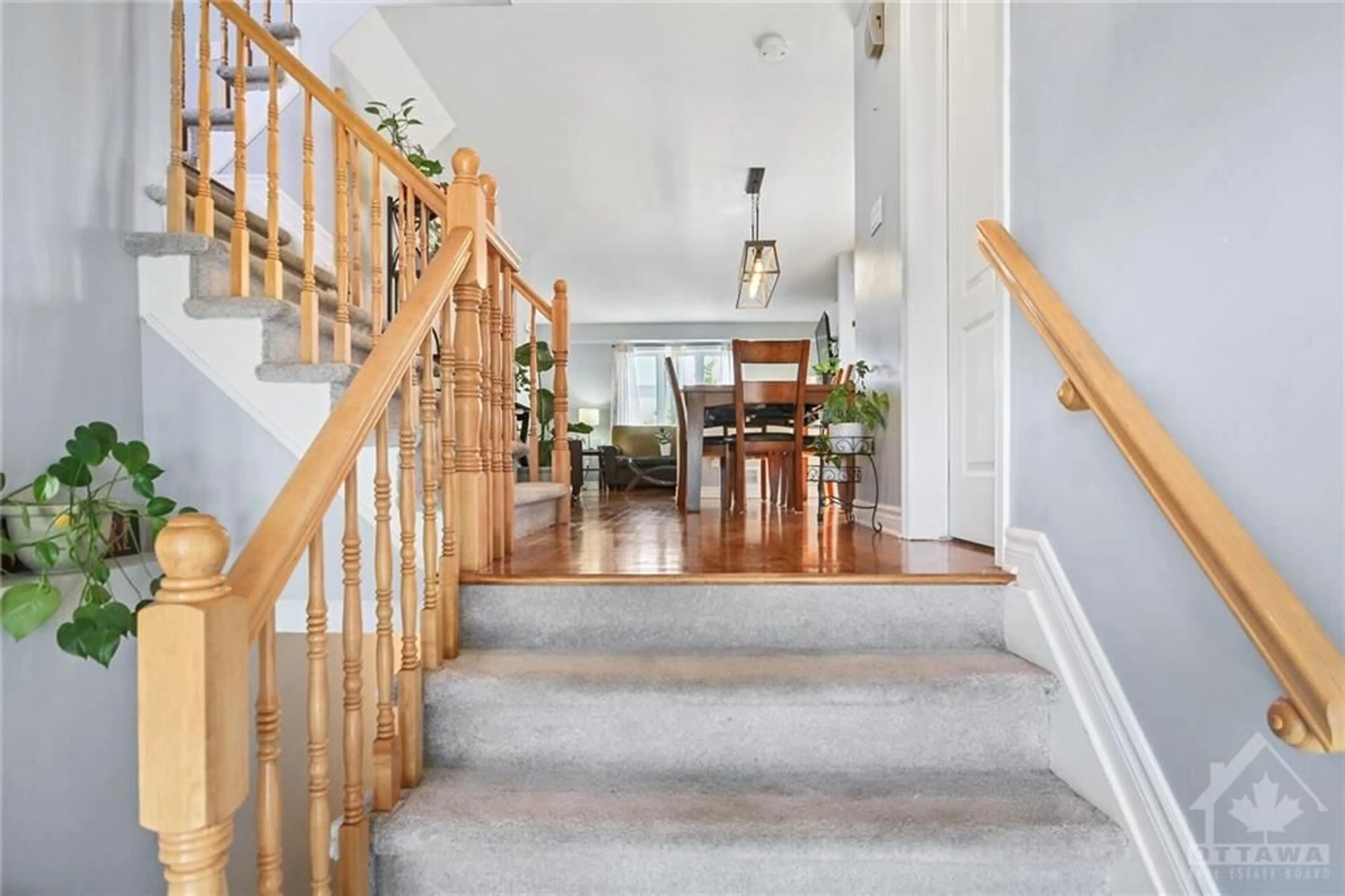 Indoor foyer, wood floors for 51 CRESTHAVEN Dr, Ottawa Ontario K2G 6T8