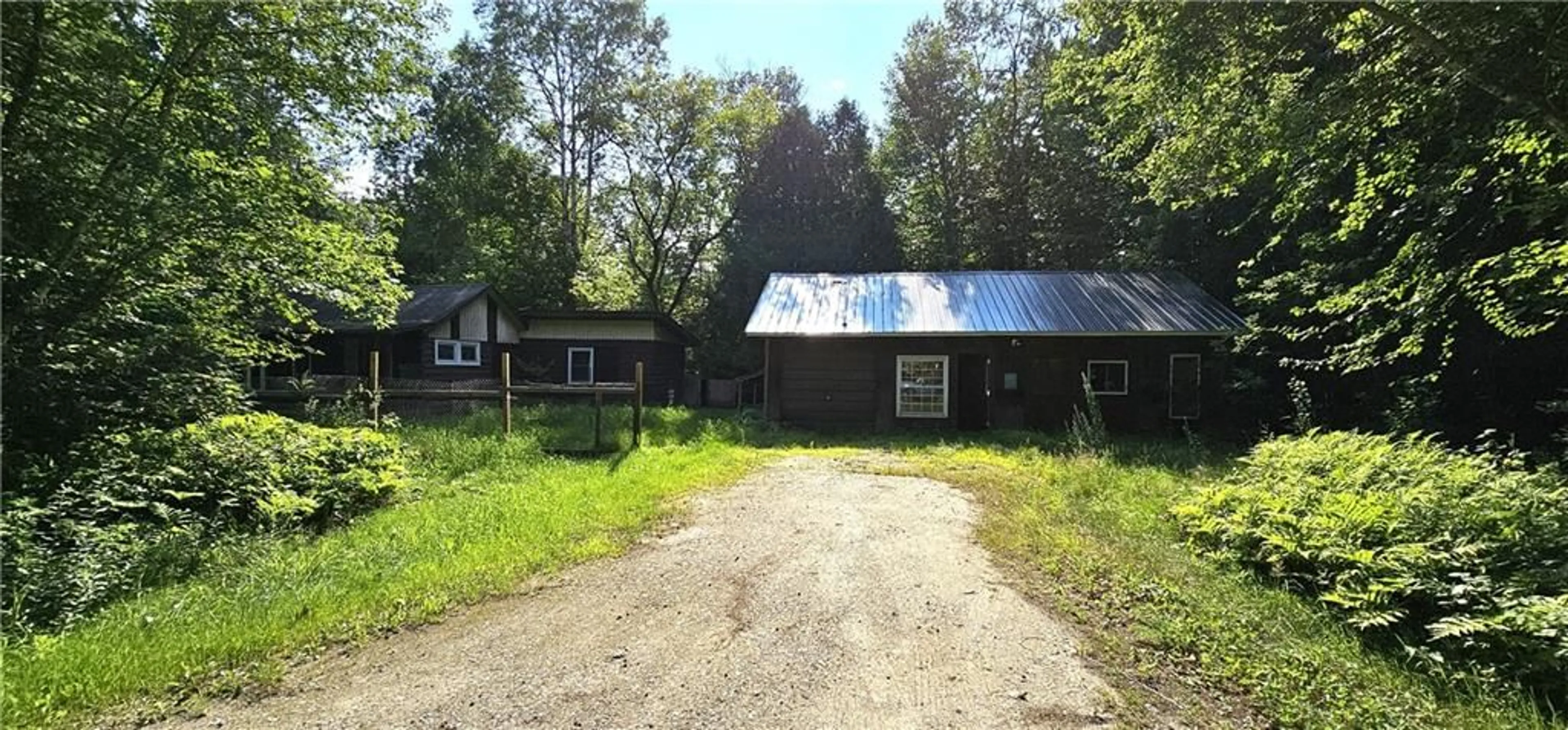 Cottage for 32595B 17 Hwy, Deep River Ontario K0J 1P0