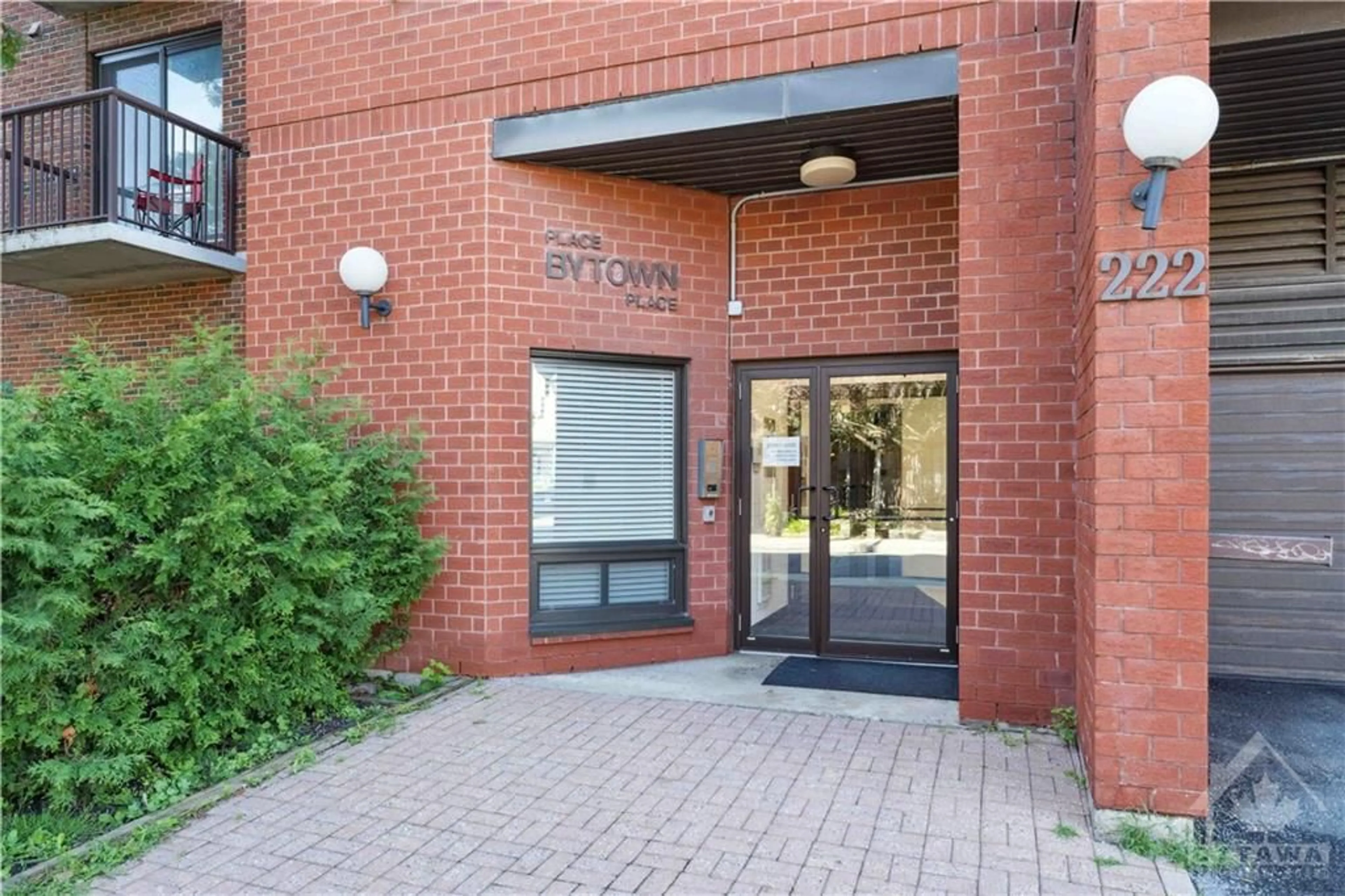 Indoor foyer for 222 GUIGUES Ave #401, Ottawa Ontario K1N 5J2