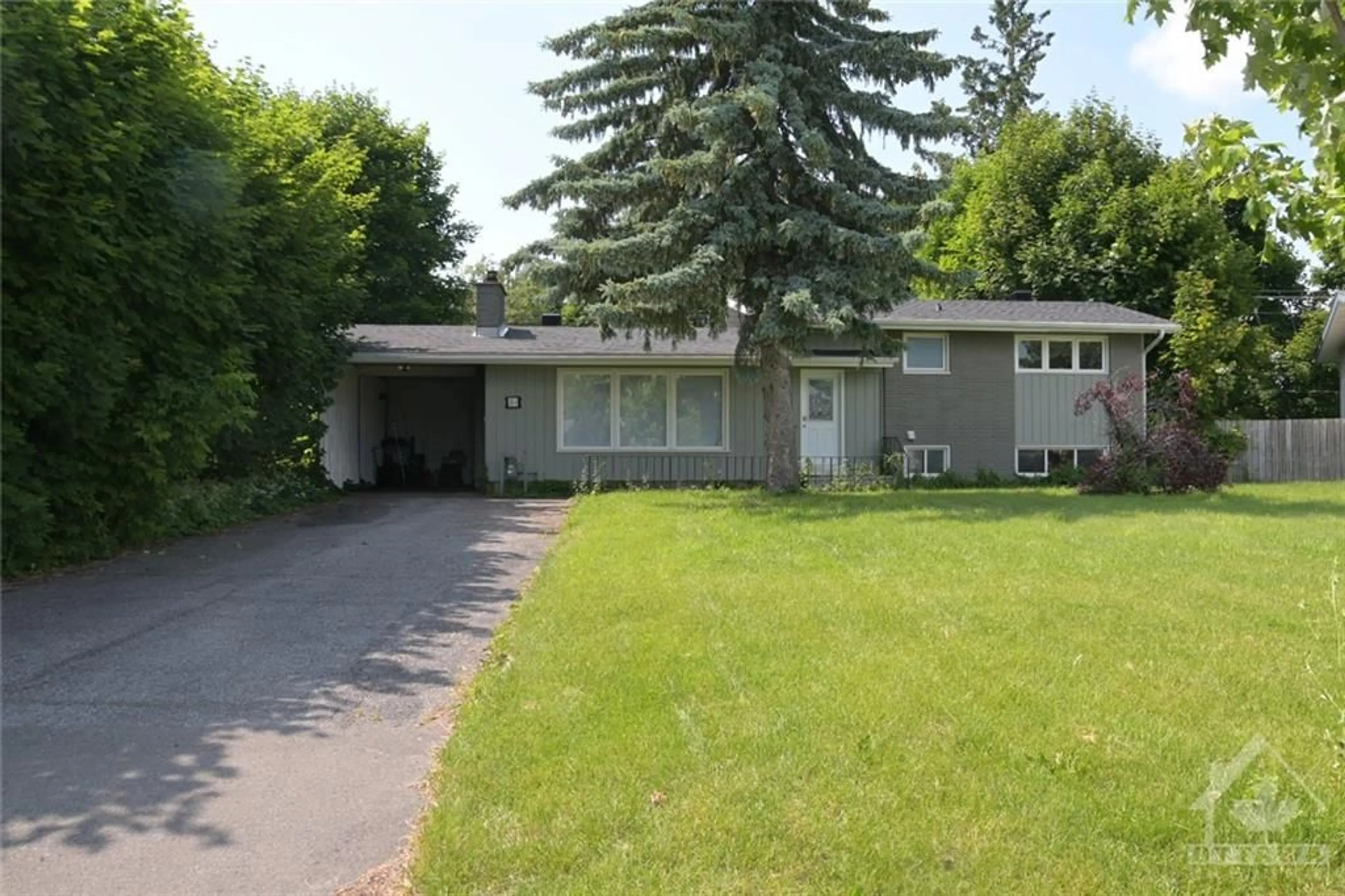 Frontside or backside of a home for 84 HILLIARD Ave, Ottawa Ontario K2E 6C2