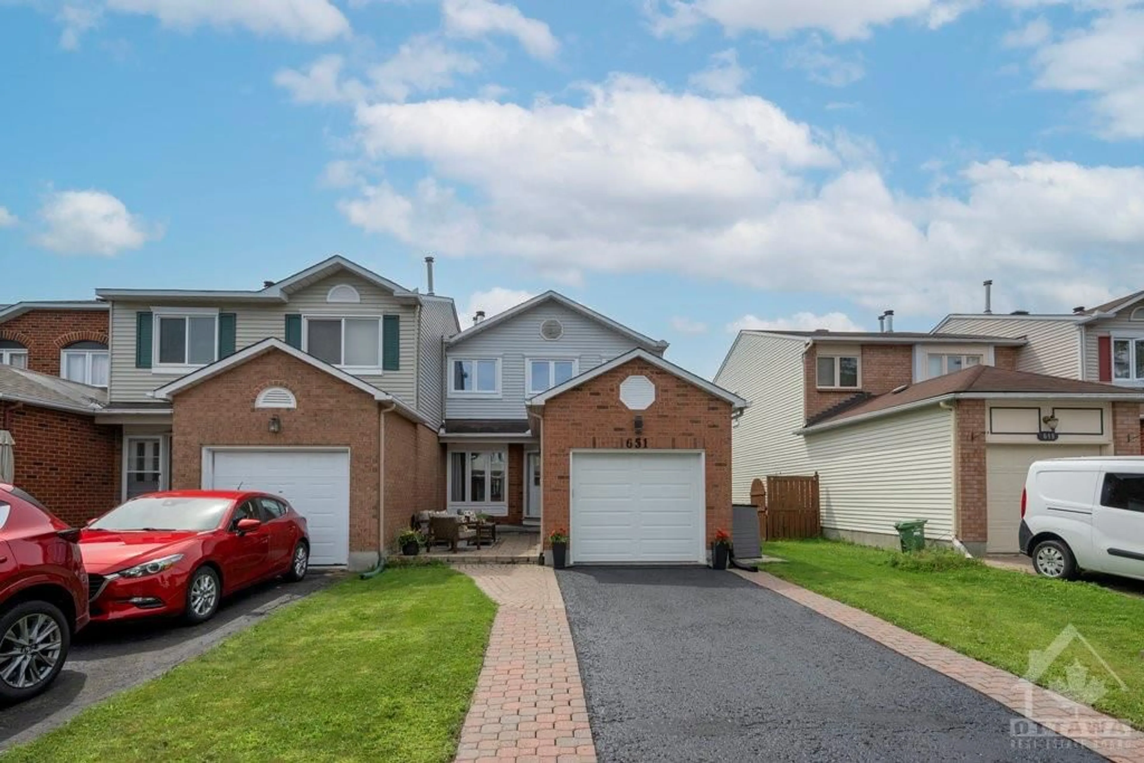 Frontside or backside of a home for 651 LATOUR Cres, Ottawa Ontario K4A 1N6