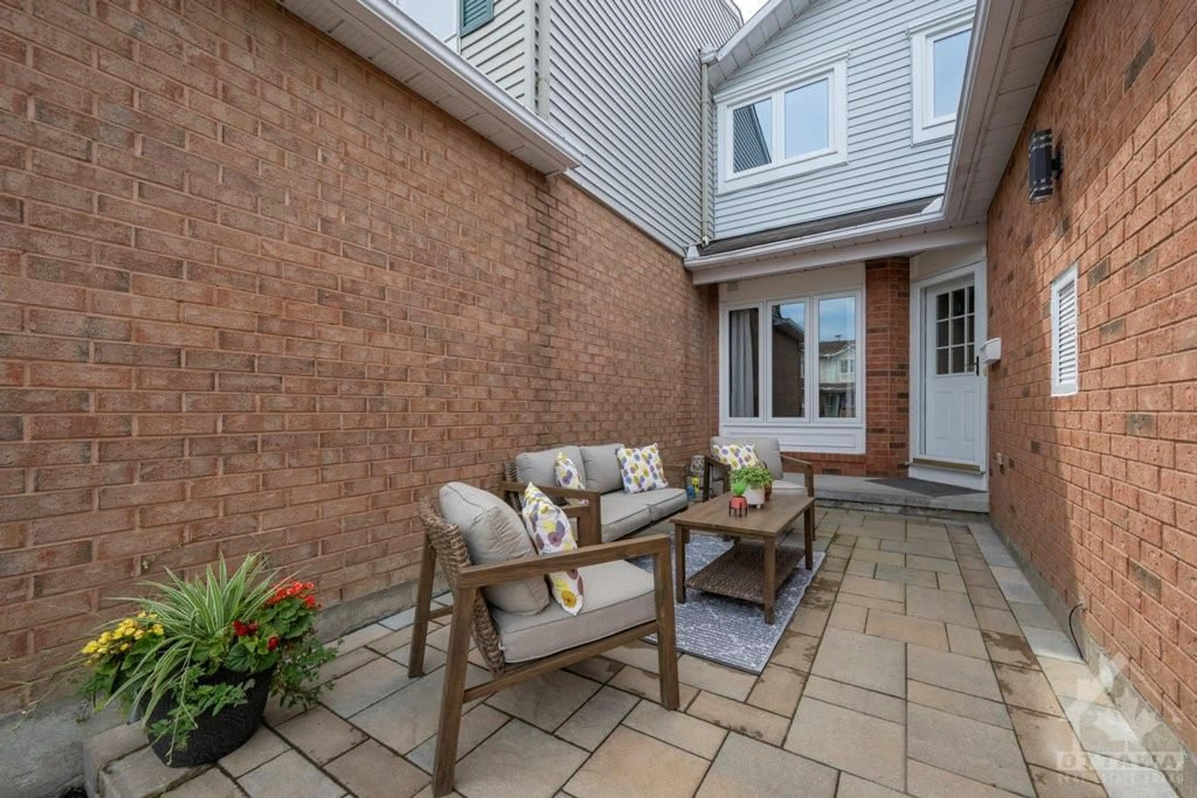 Patio for 651 LATOUR Cres, Ottawa Ontario K4A 1N6