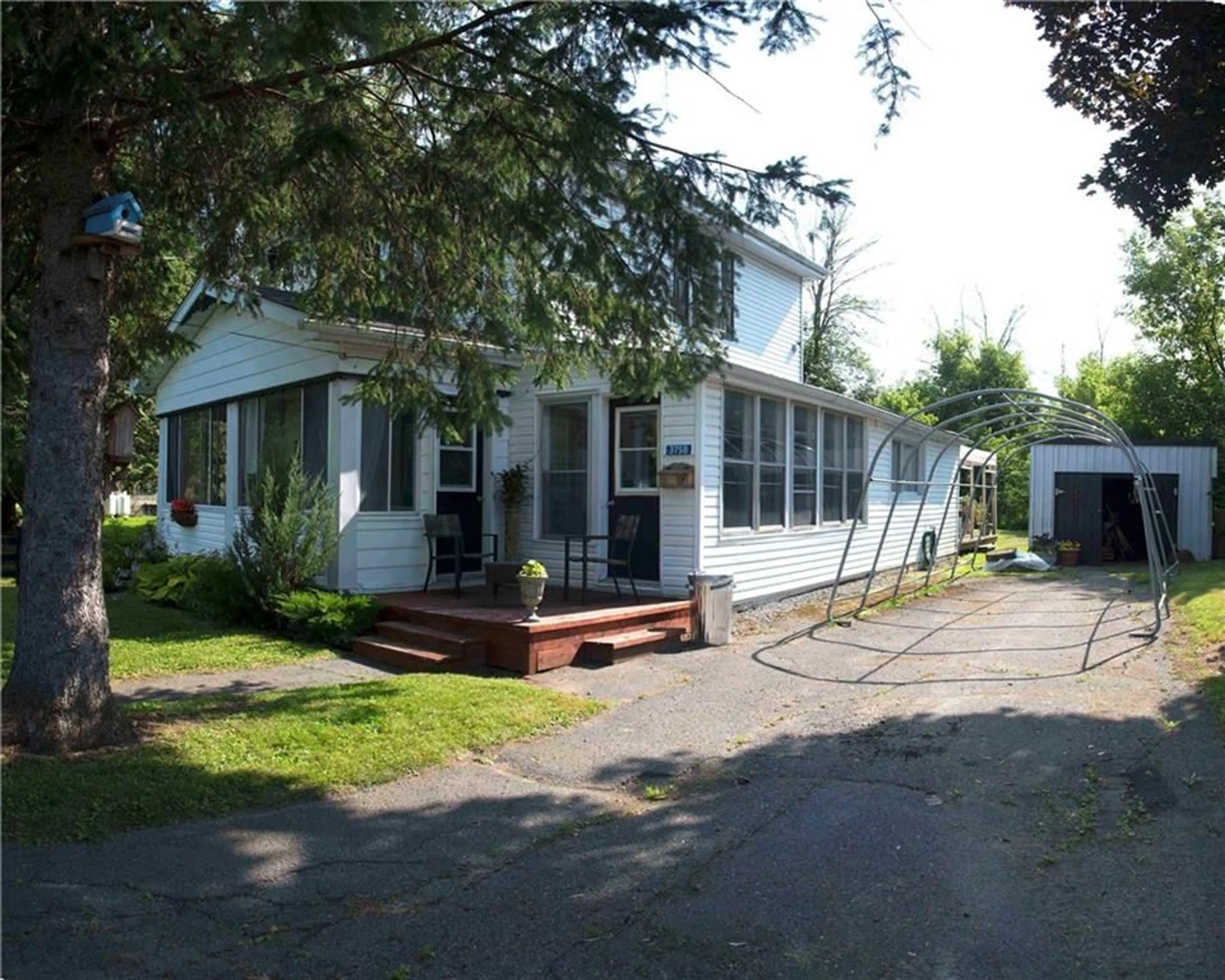 Cottage for 3758 KENNEDY Ave, Apple Hill Ontario K0C 1B0