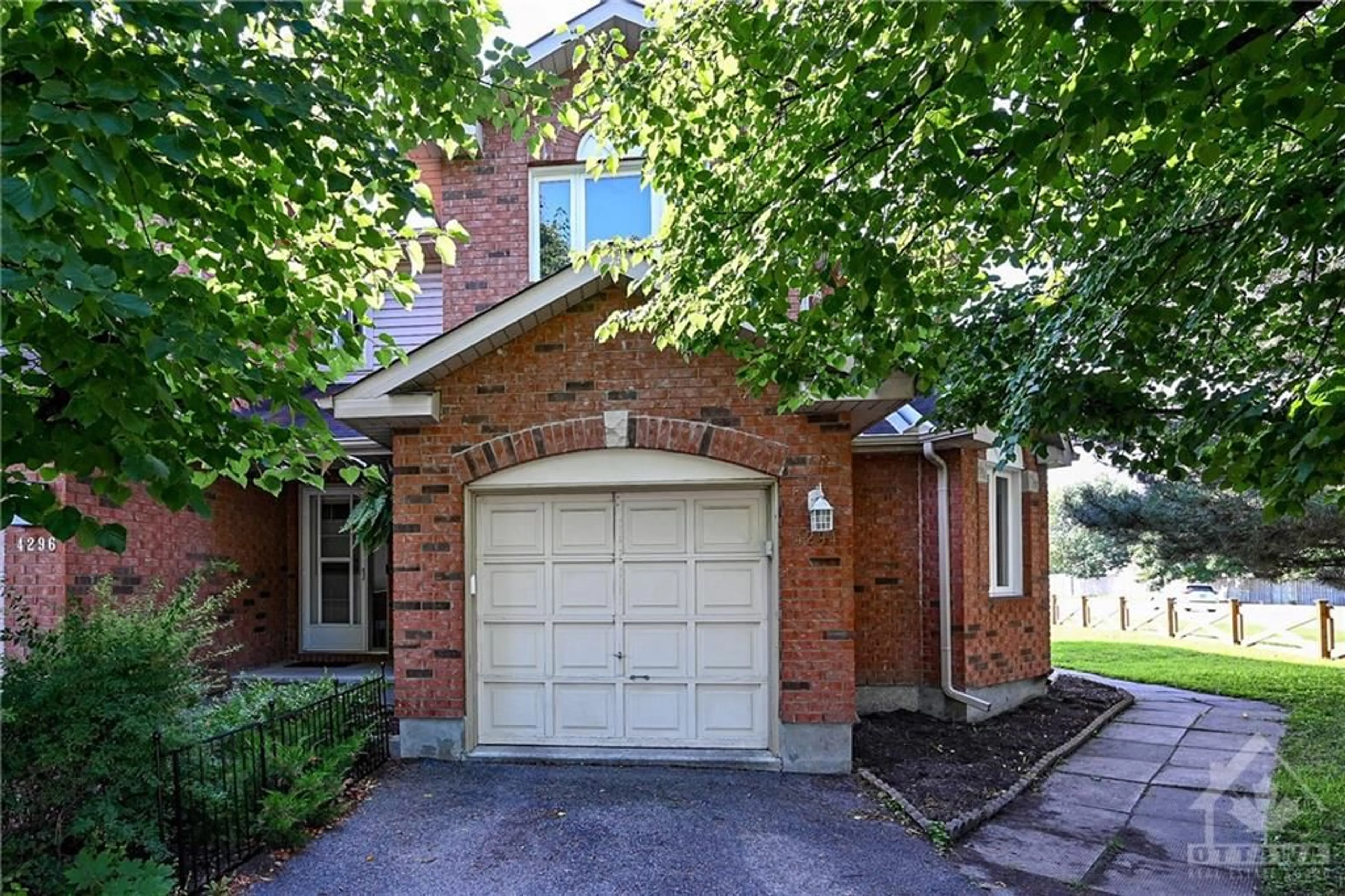 Home with brick exterior material for 4294 SUNWOOD Cres, Ottawa Ontario K1J 1B9