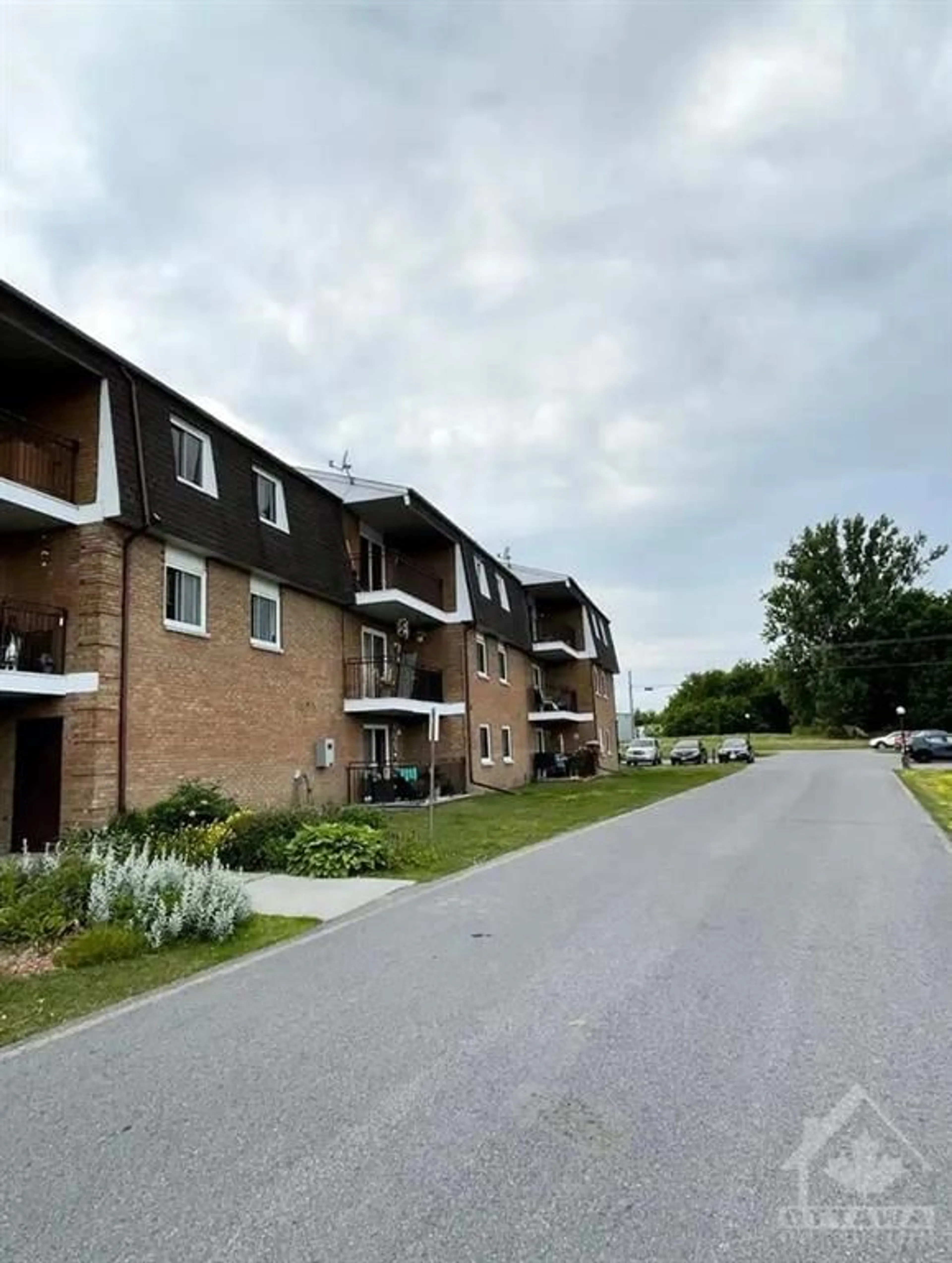 Outside view for 220 KENYON St #303, Alexandria Ontario K0C 1A0