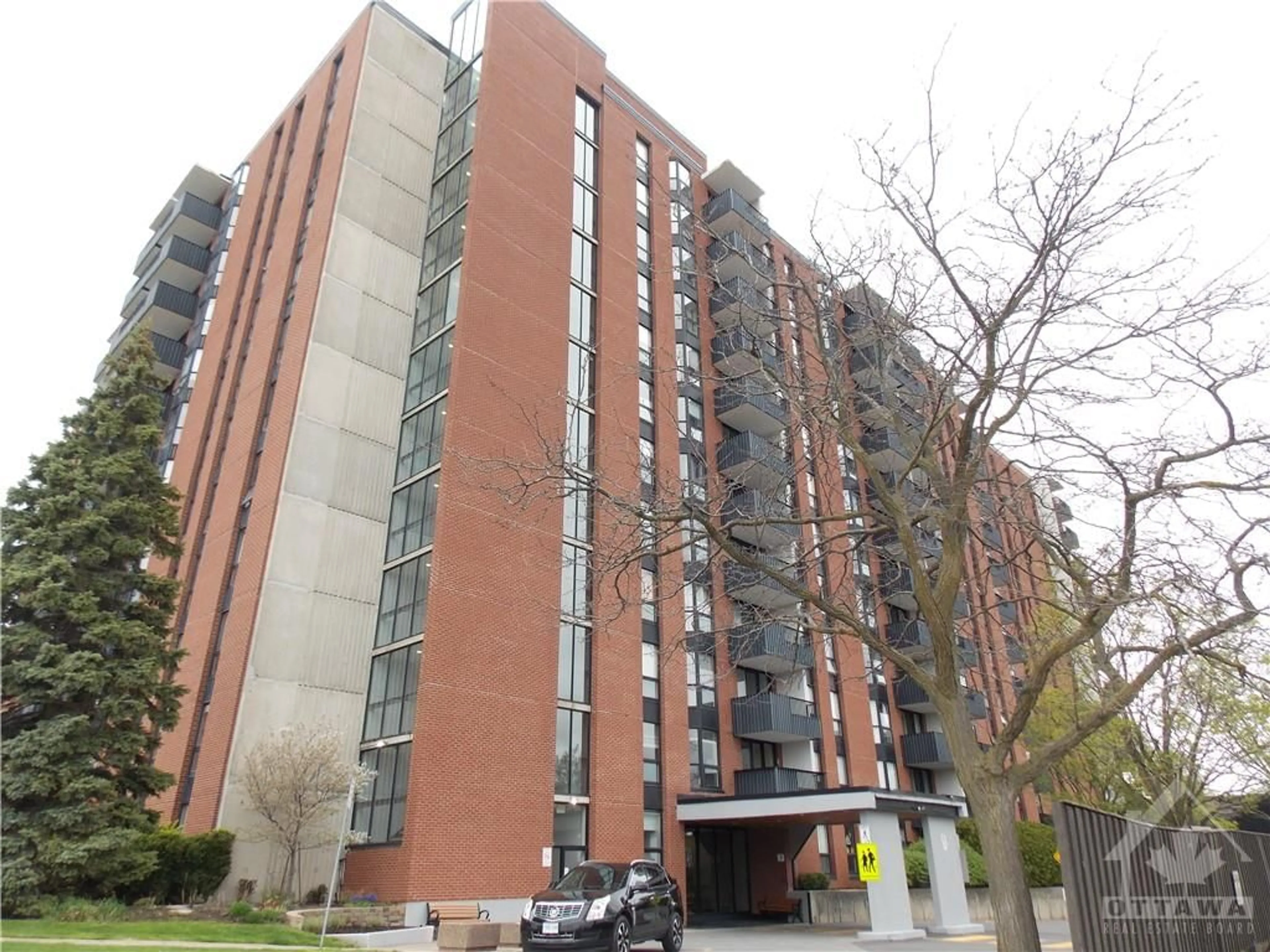 A pic from exterior of the house or condo for 2951 RIVERSIDE Dr #403, Ottawa Ontario K1V 8W6