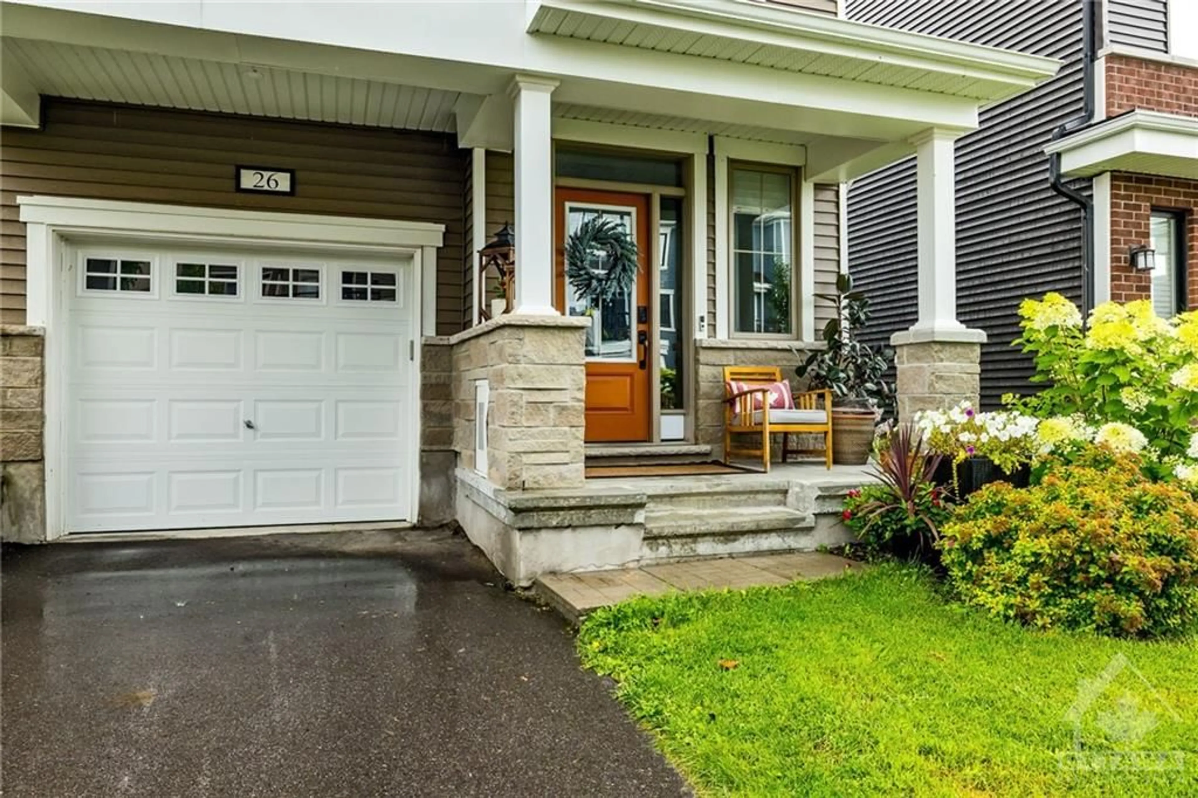 Indoor entryway for 26 CASPIAN Row, Ottawa Ontario K2S 1B6