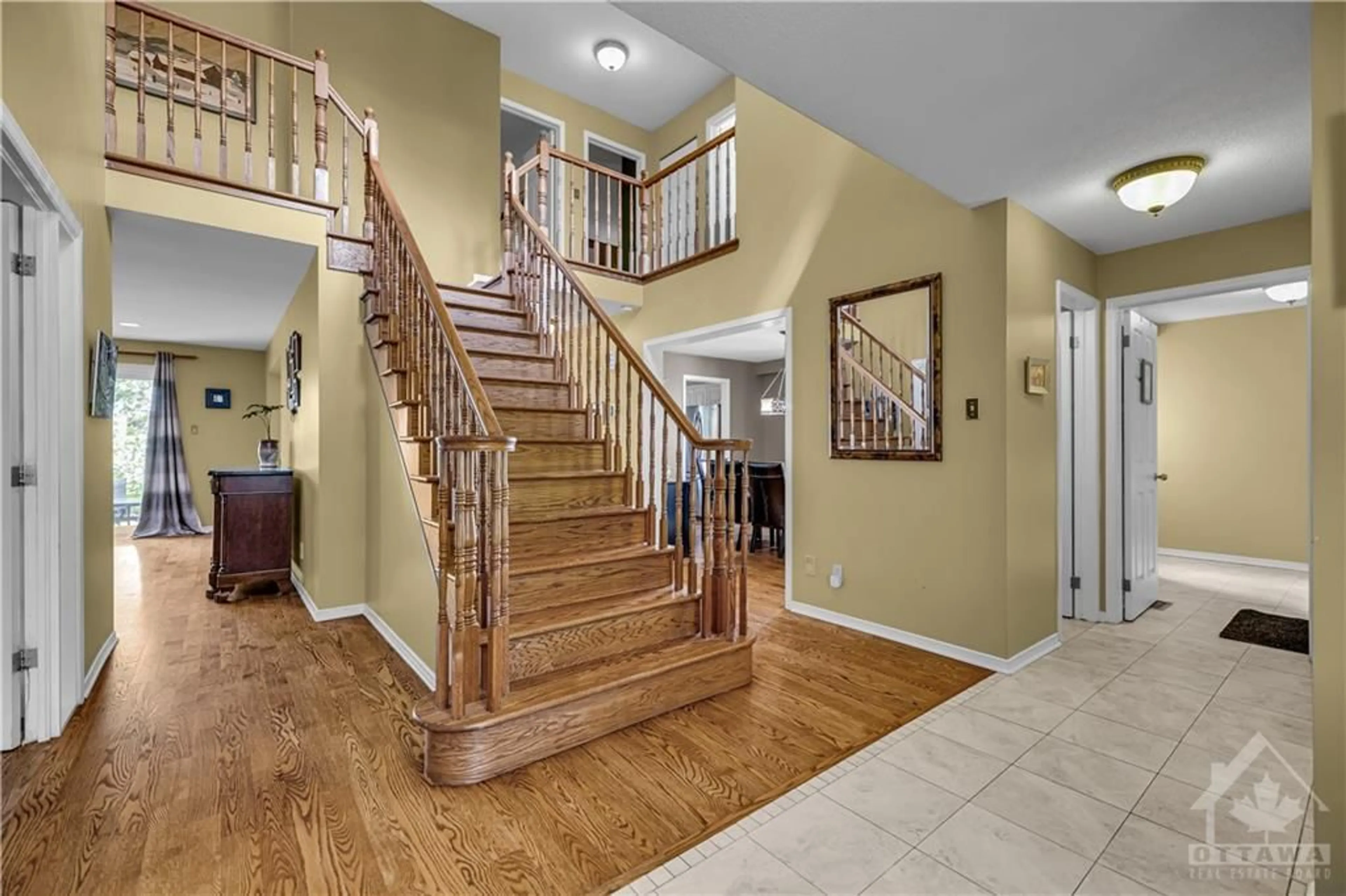 Indoor entryway for 1383 CASERTA Pl, Ottawa Ontario K4A 3B9