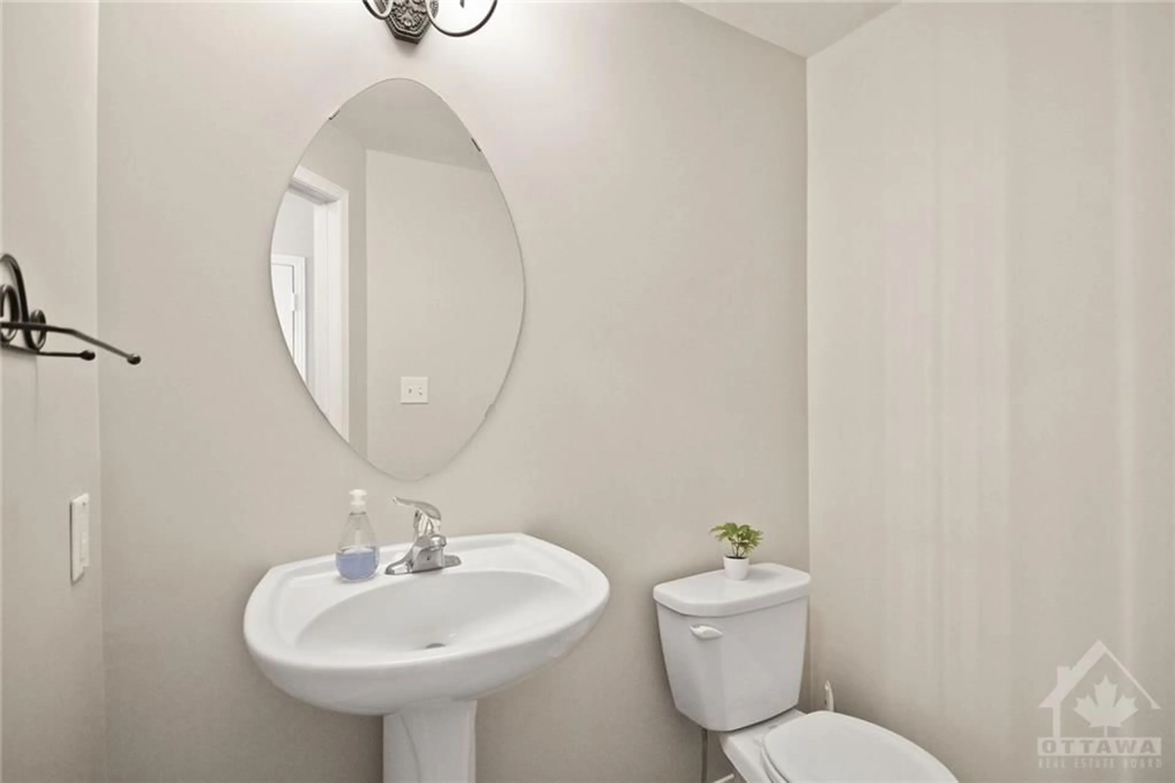 Standard bathroom for 313 SILBRASS Pvt, Ottawa Ontario K2J 5M5