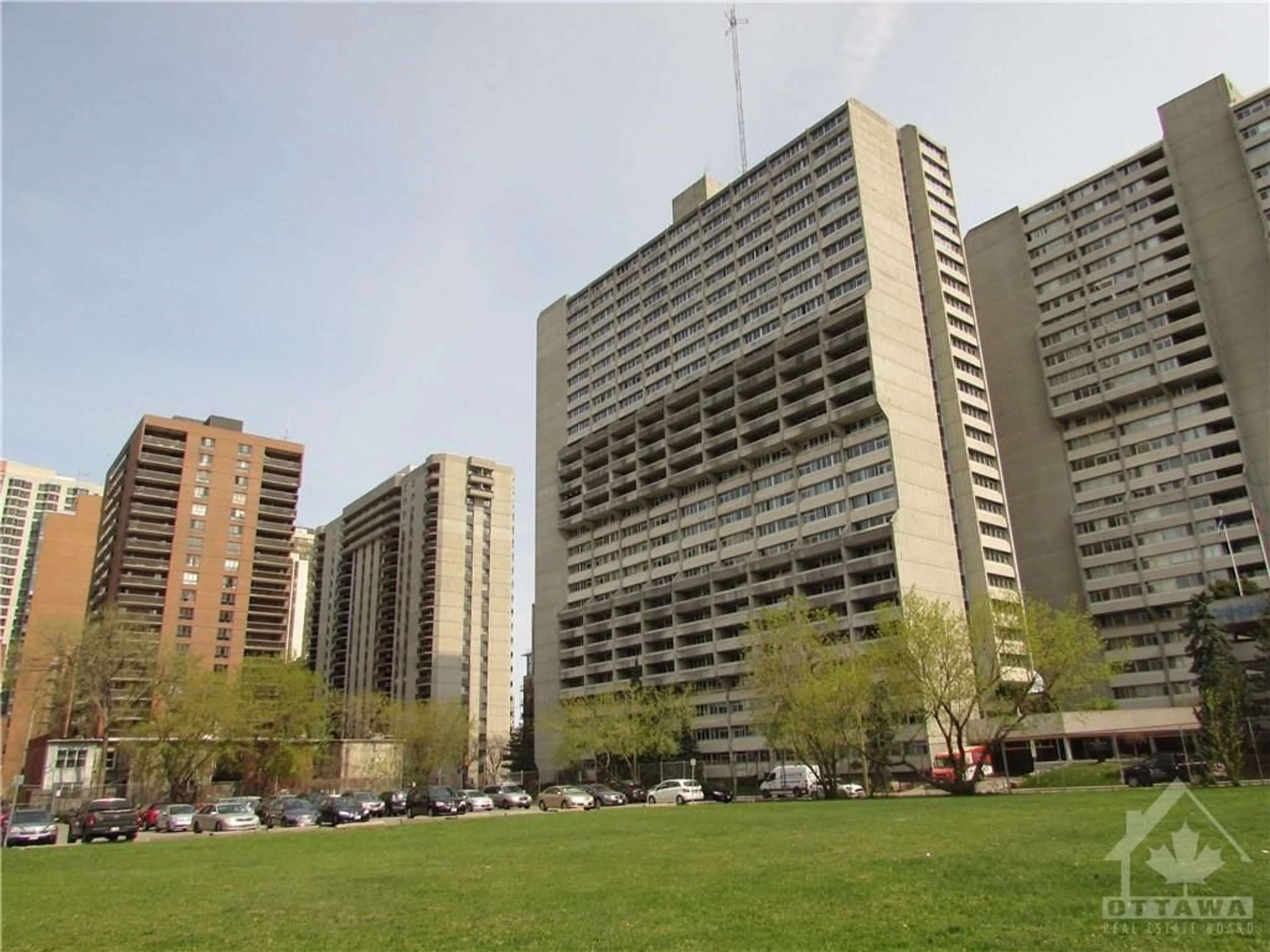 A pic from exterior of the house or condo for 500 LAURIER Ave #802, Ottawa Ontario K1R 5E1