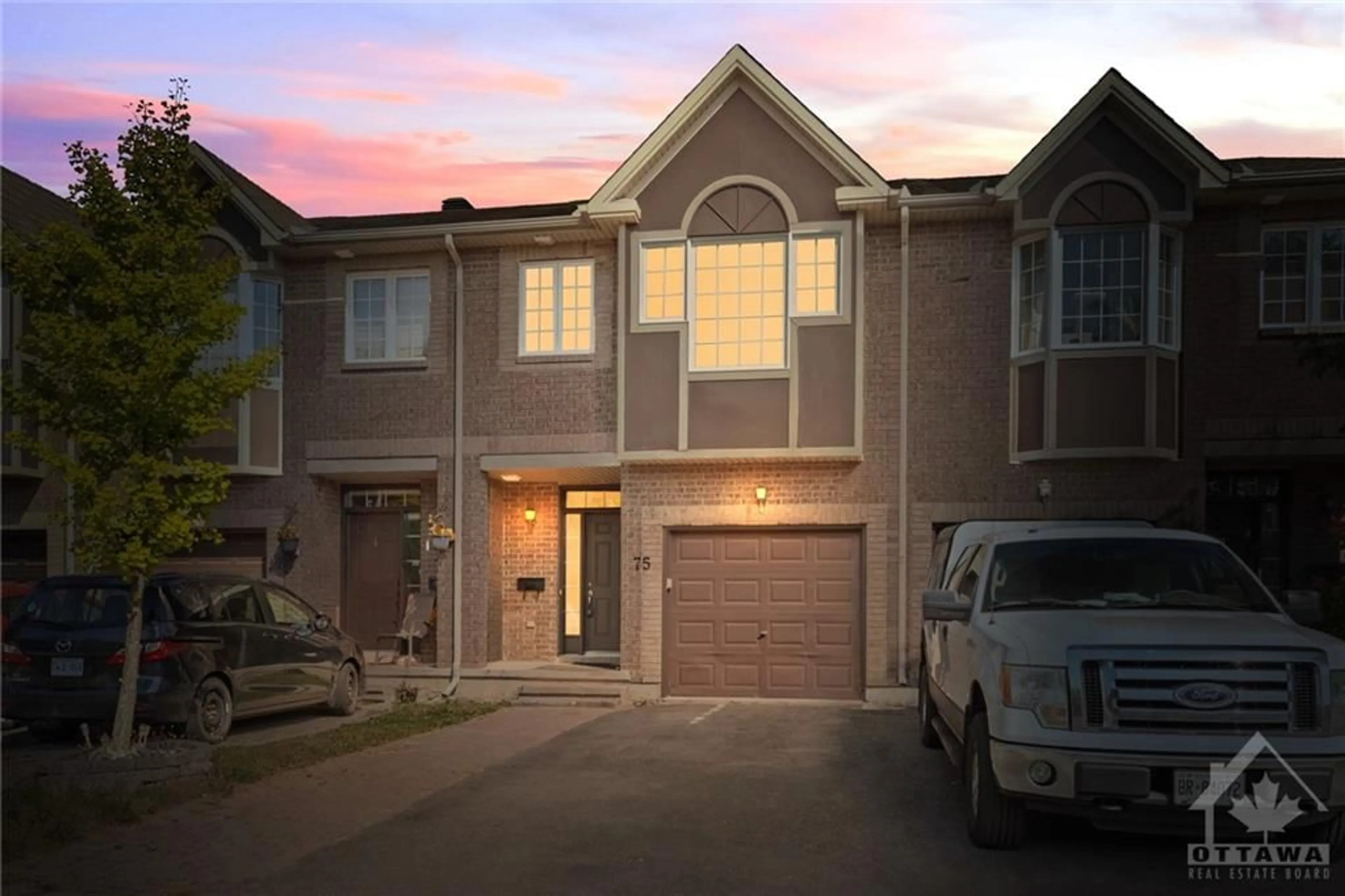 A pic from exterior of the house or condo for 75 COLLISTON Cres, Ottawa Ontario K1V 2J6