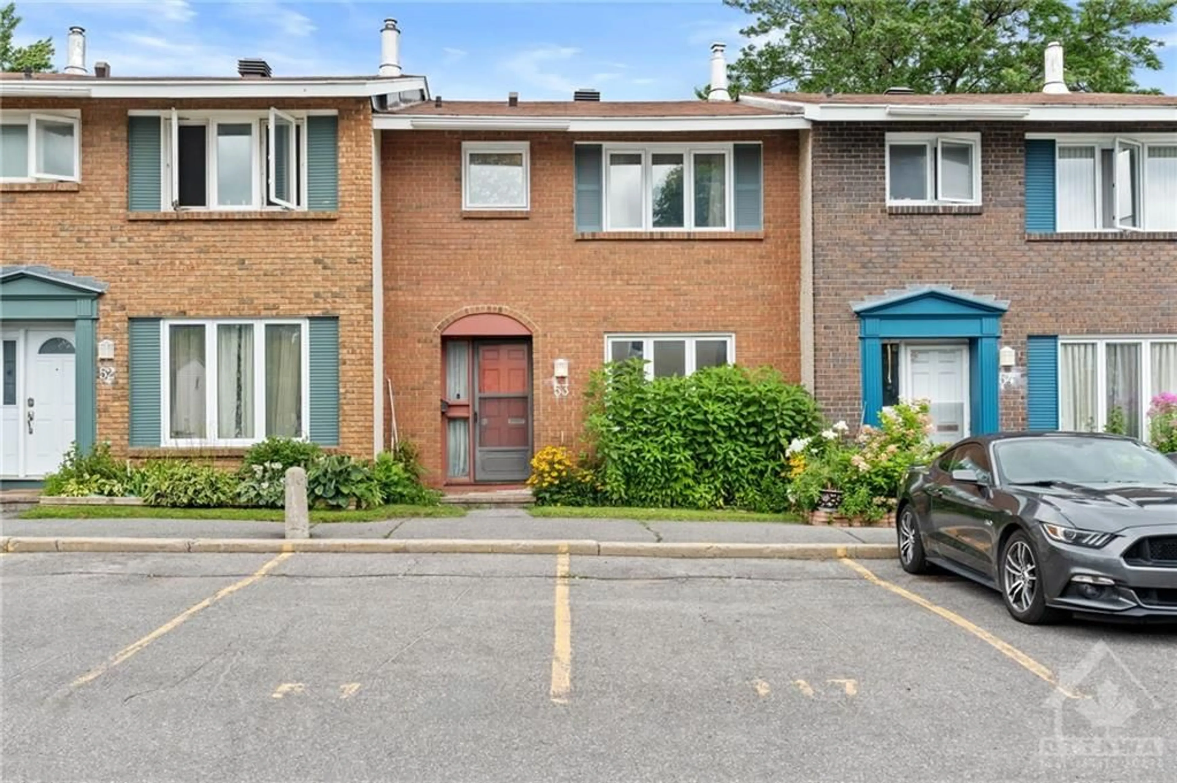 A pic from exterior of the house or condo for 2069 JASMINE Cres #53, Ottawa Ontario K1J 7W2