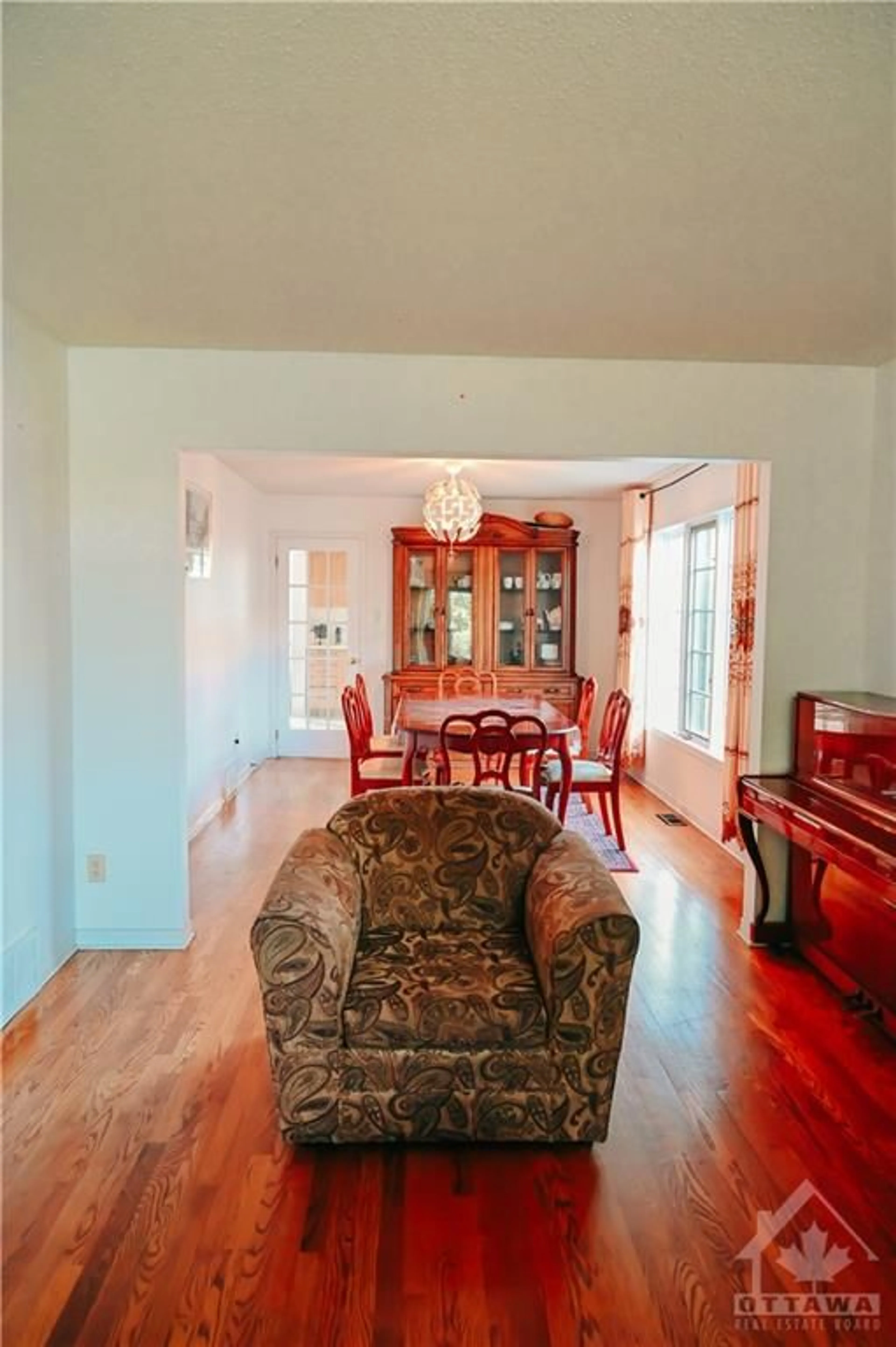 Dining room, wood floors, cottage for 1327 BROOKLINE Ave, Ottawa Ontario K1V 6S2