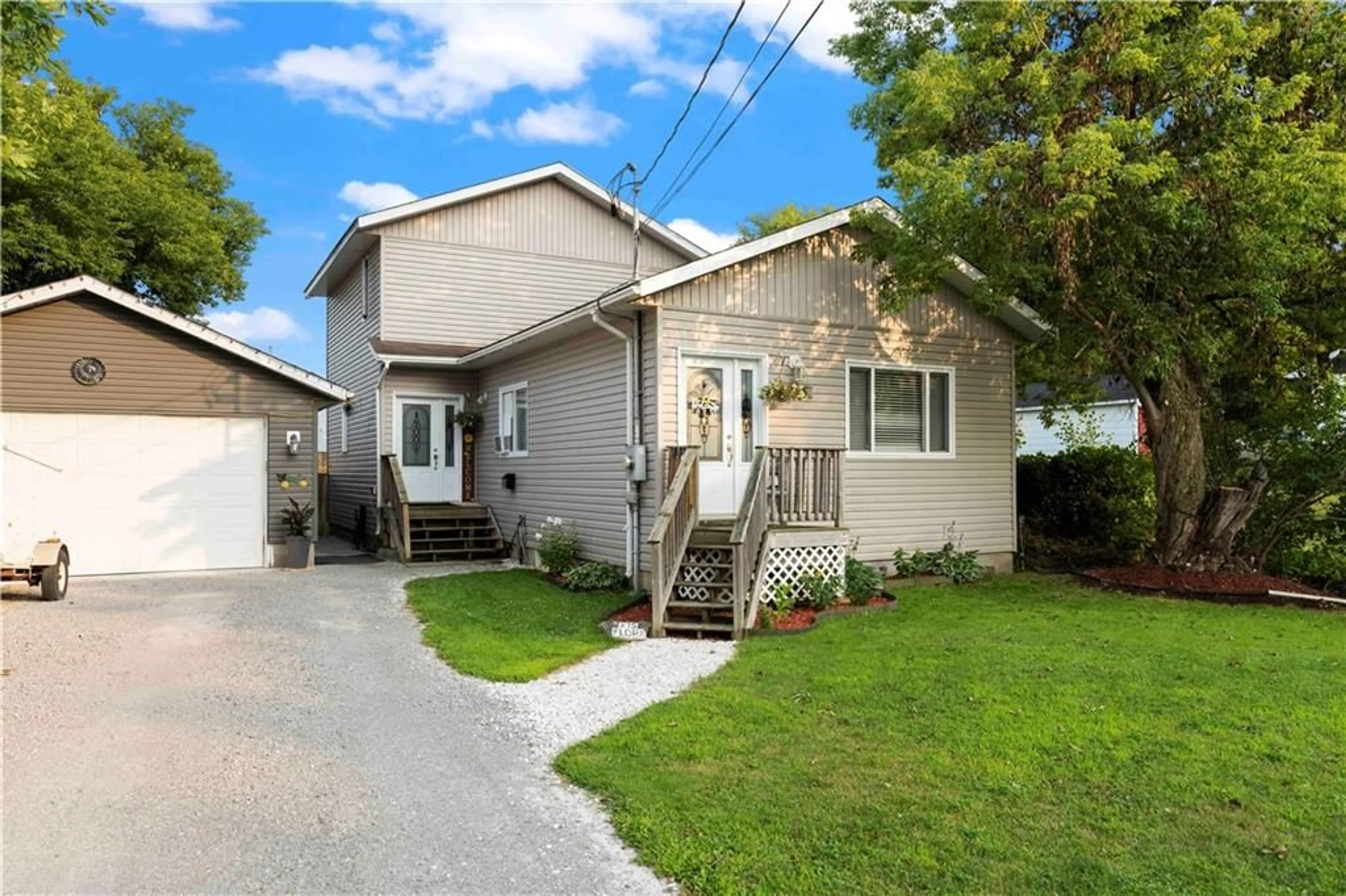 Frontside or backside of a home for 275 FLORA St, Pembroke Ontario K8A 5K4