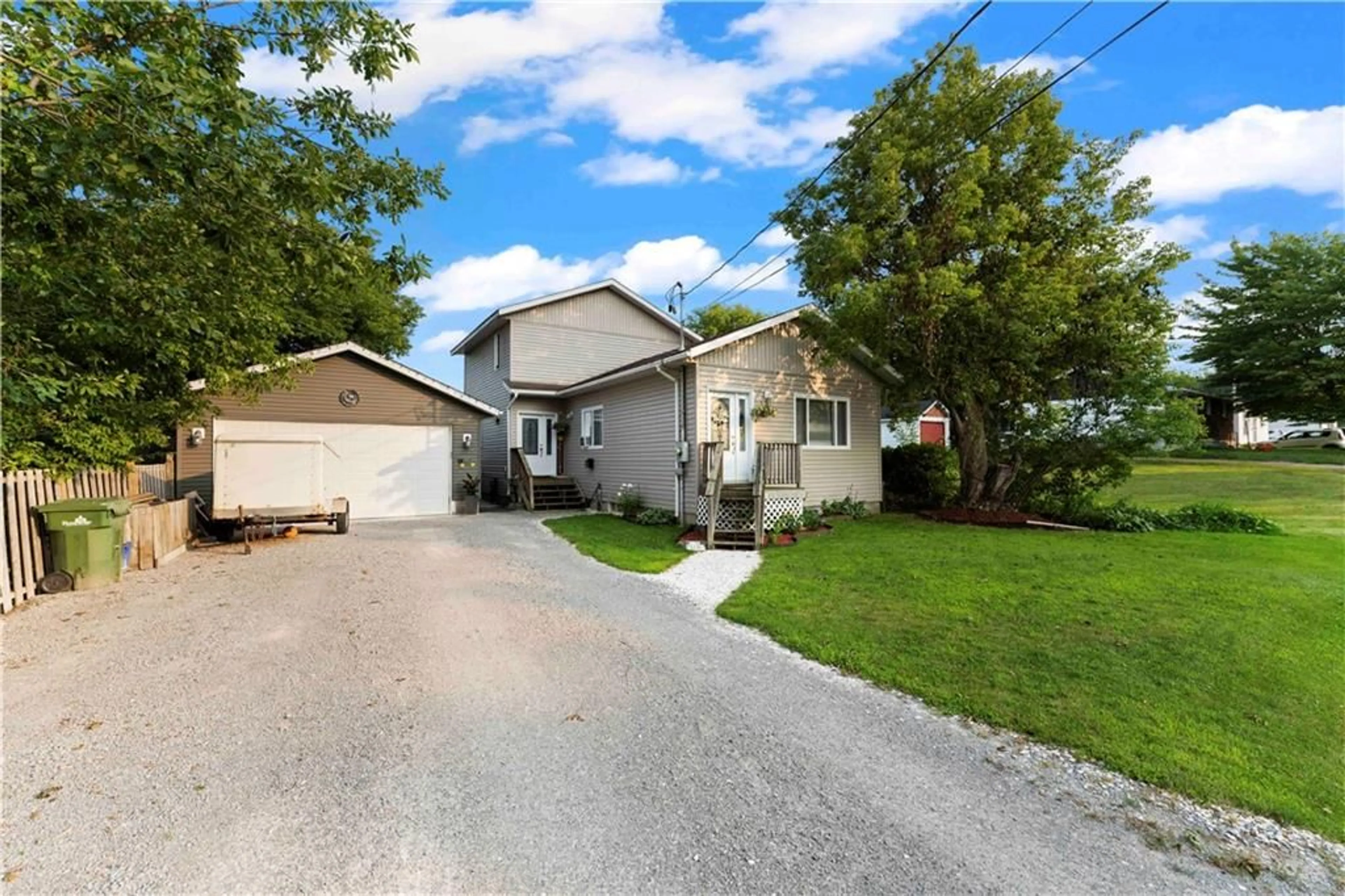 Frontside or backside of a home for 275 FLORA St, Pembroke Ontario K8A 5K4