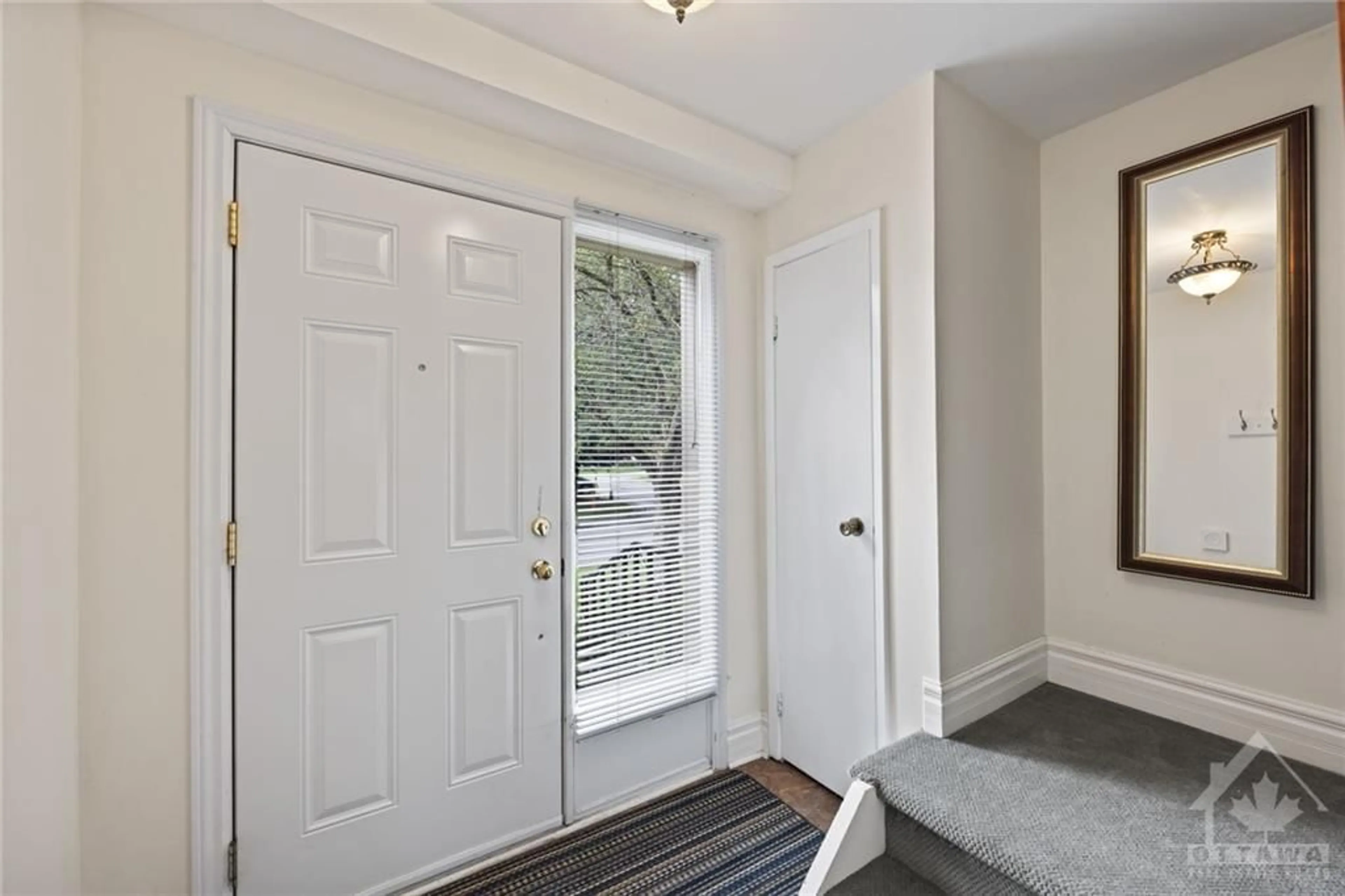 Indoor entryway for 19 MACPHERSON Ave #33, Kingston Ontario K7M 6W4