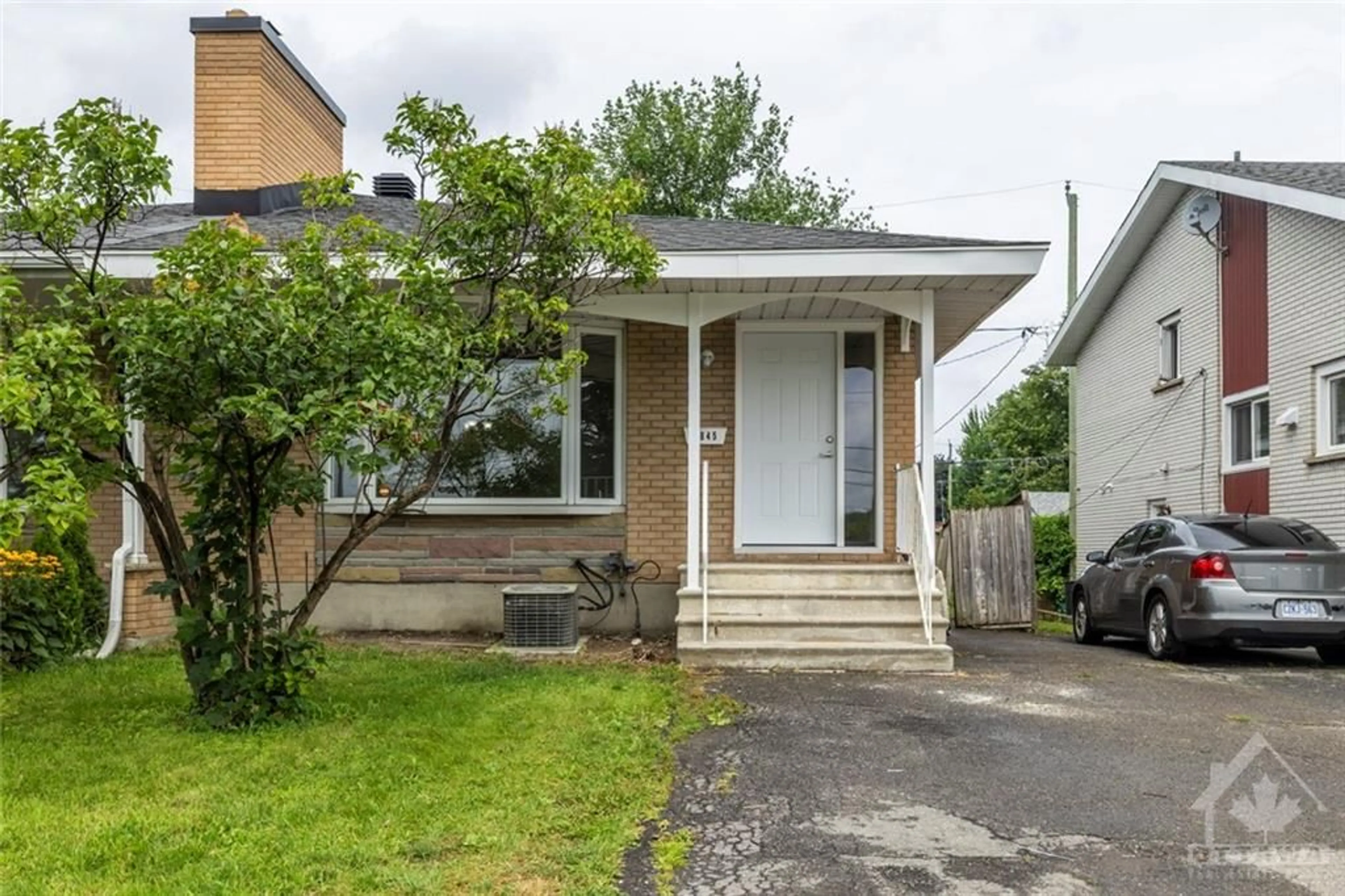 Frontside or backside of a home for 1845 WALKLEY Rd, Ottawa Ontario K1H 6X9