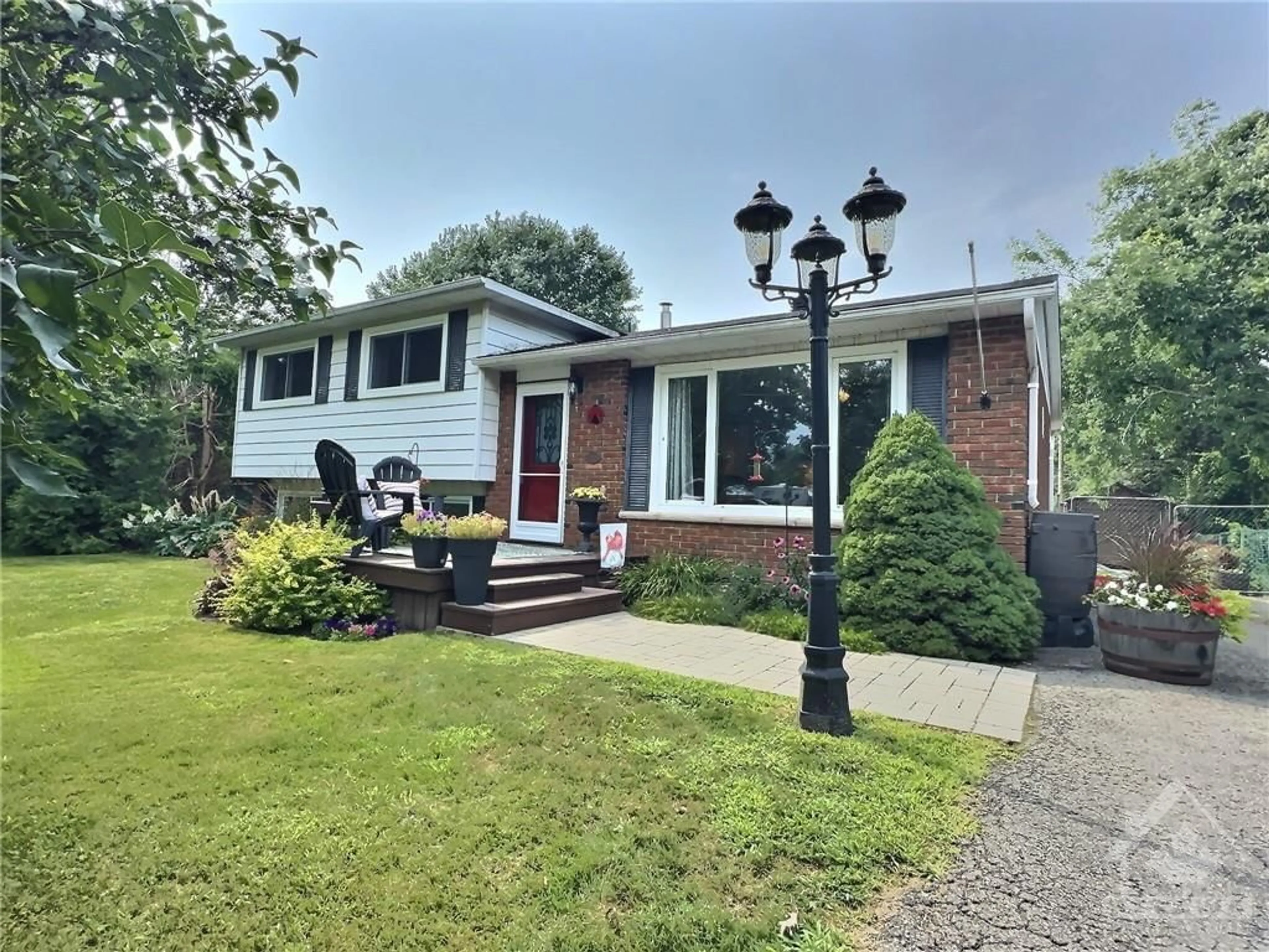 Frontside or backside of a home for 6 SUTTON Dr, Johnstown Ontario K0E 1T1