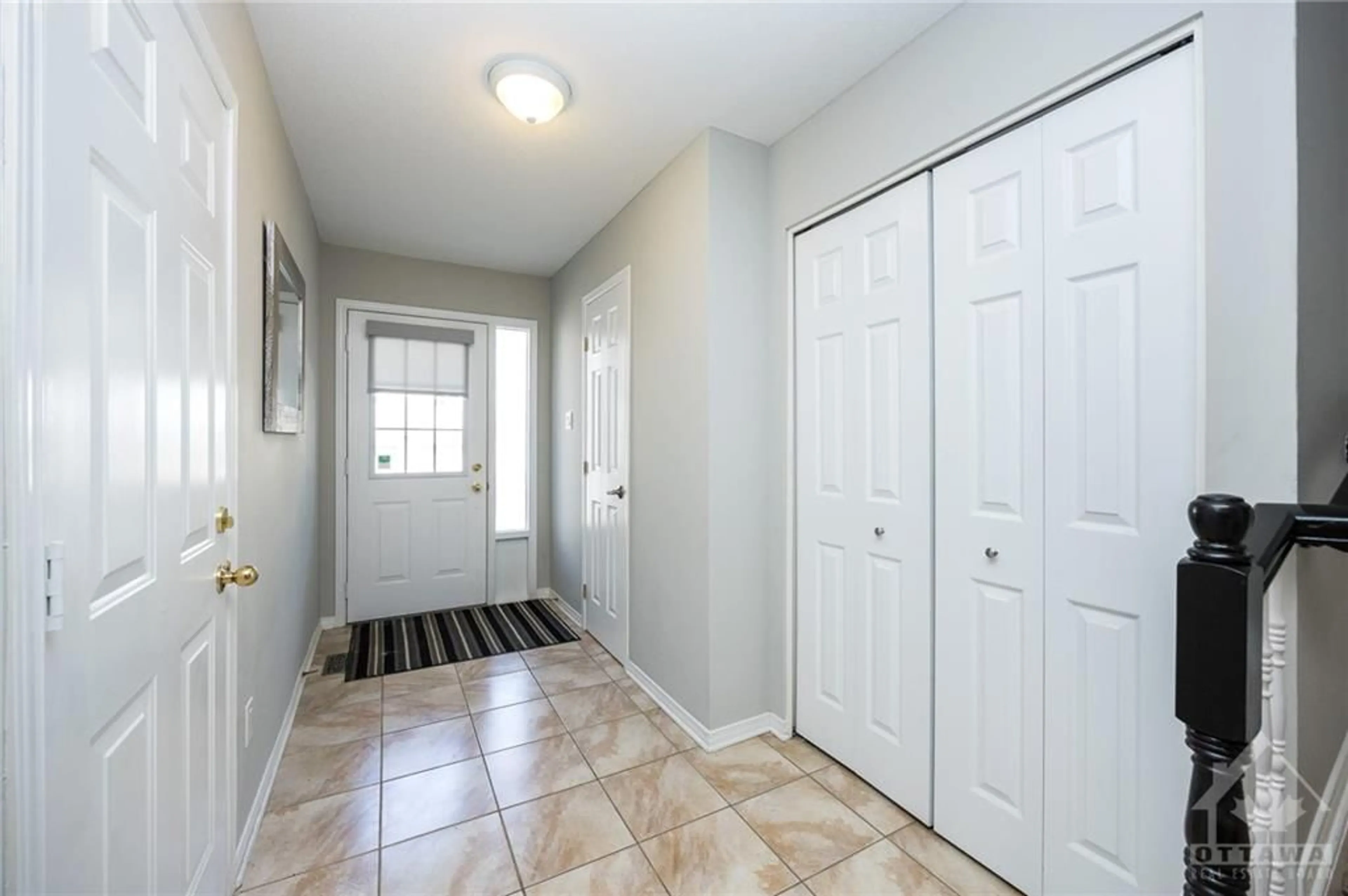 Indoor entryway for 130 FORDHAM Pvt, Ottawa Ontario K2C 4G5