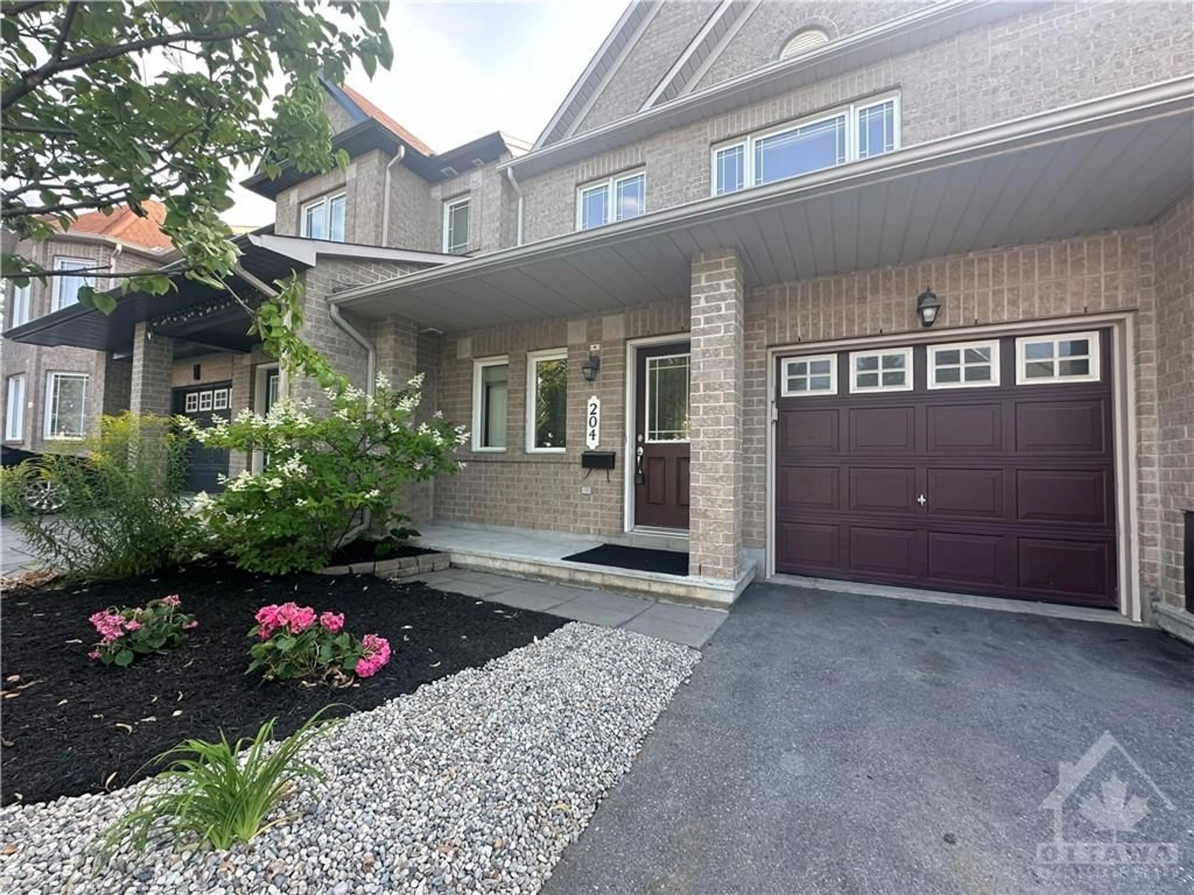 Outside view for 204 MOSS GROVE St, Ottawa Ontario K2J 0A8