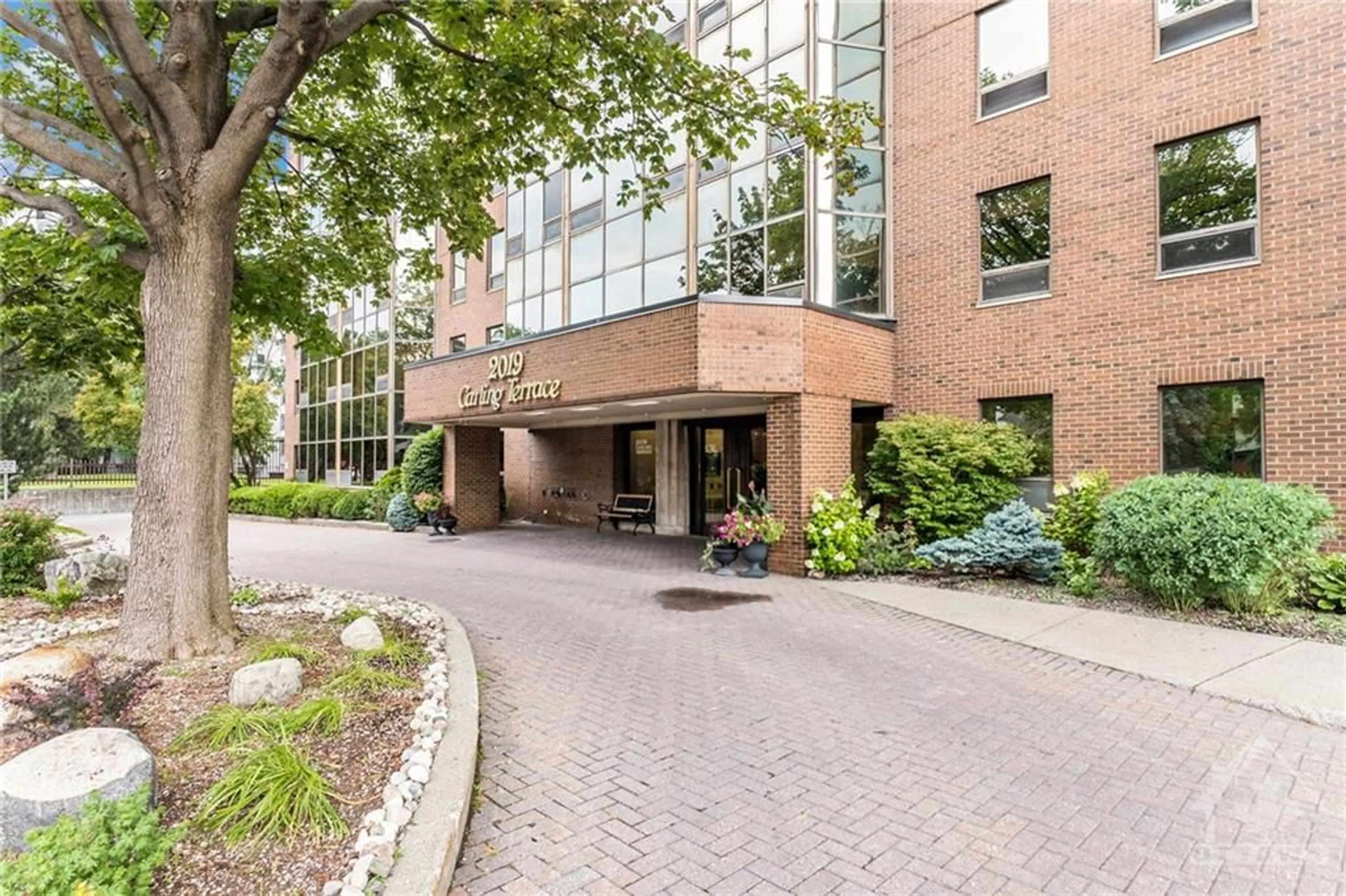 Indoor foyer for 2019 CARLING Ave #409, Ottawa Ontario K2A 4A2