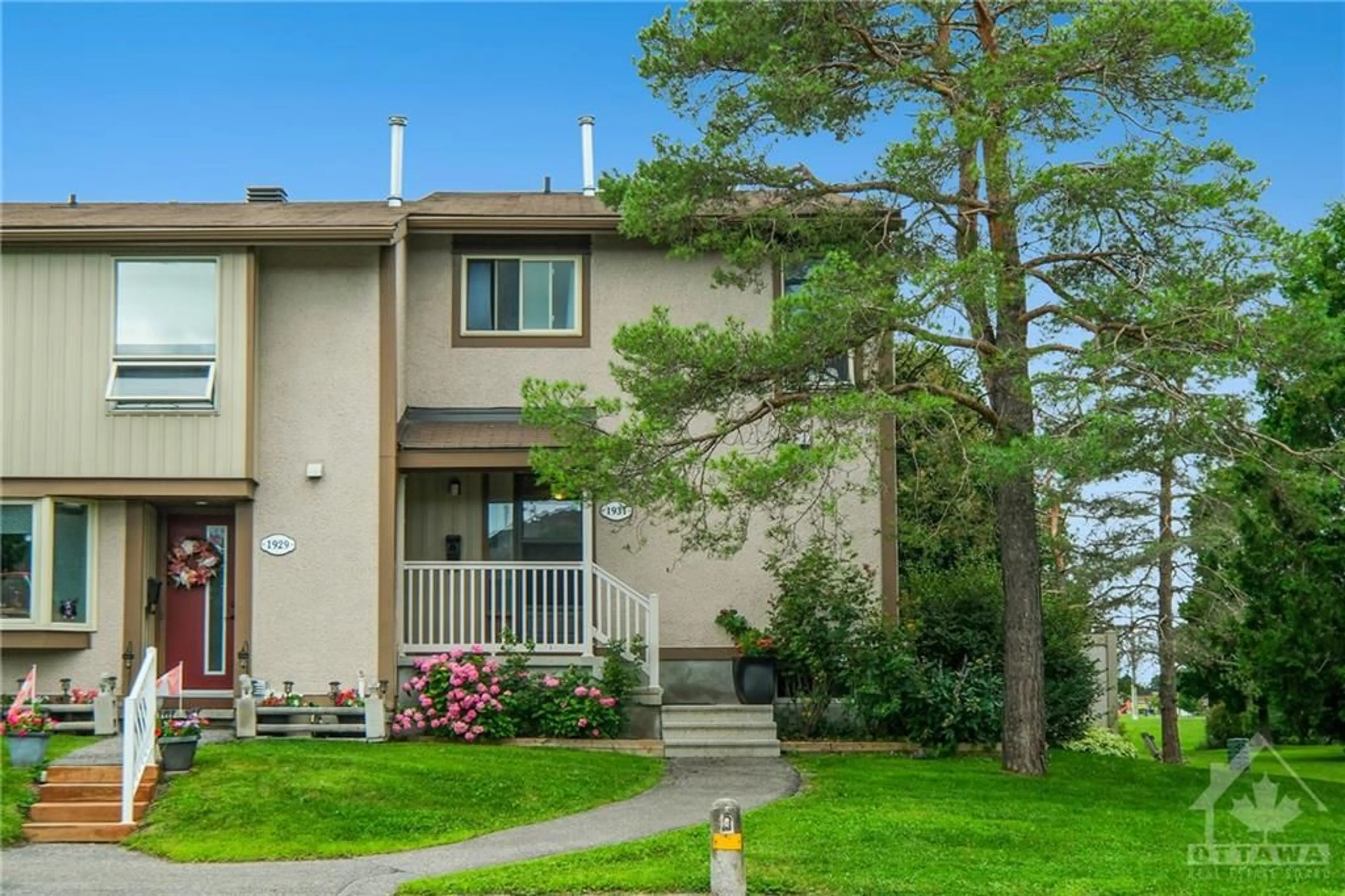 A pic from exterior of the house or condo for 1931 STONEHENGE Cres, Ottawa Ontario K1B 4N7