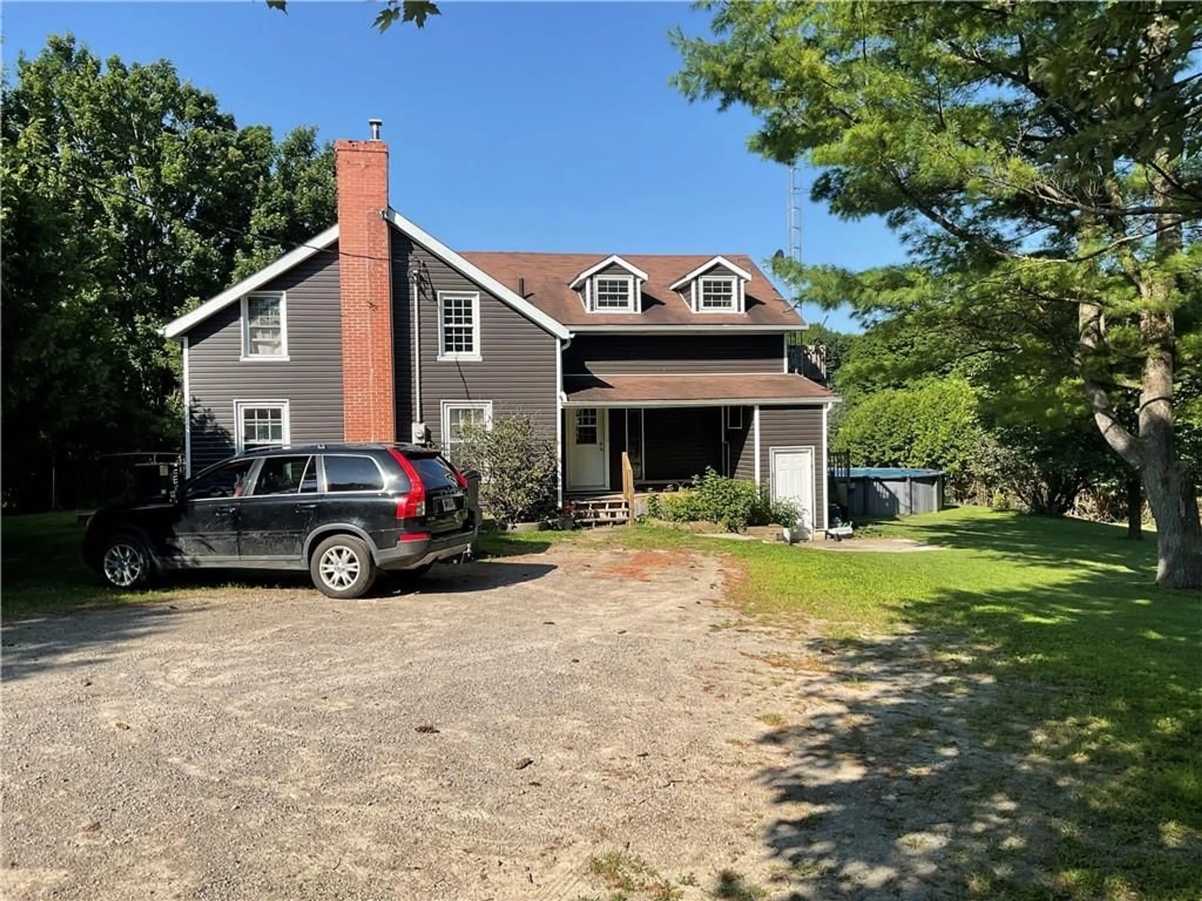 Outside view for 1662 COUNTY ROAD 2 Rd, Mallorytown Ontario K0E 1R0