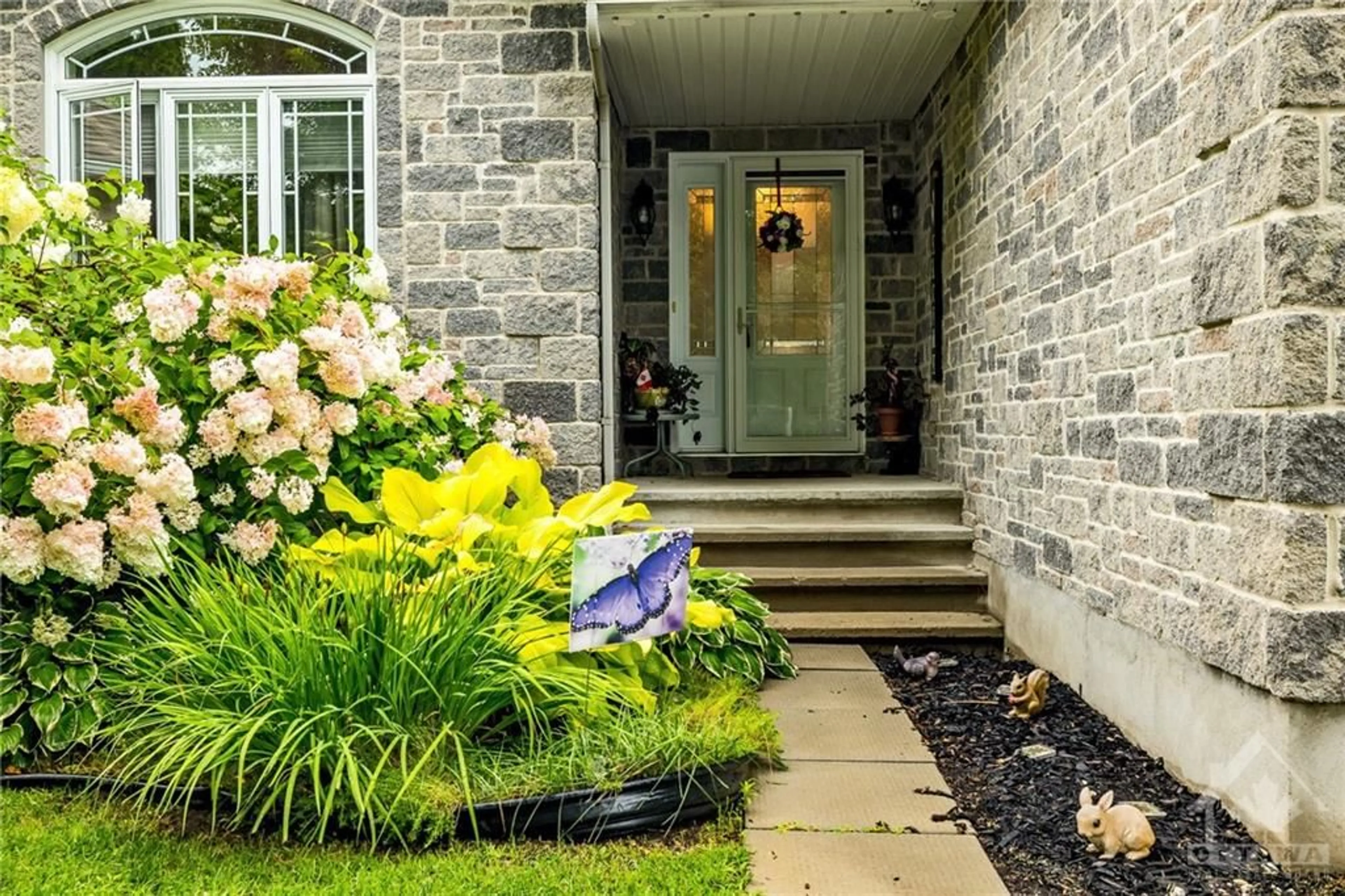 Indoor entryway for 128 OLDE TOWNE Ave, Russell Ontario K4R 0A6