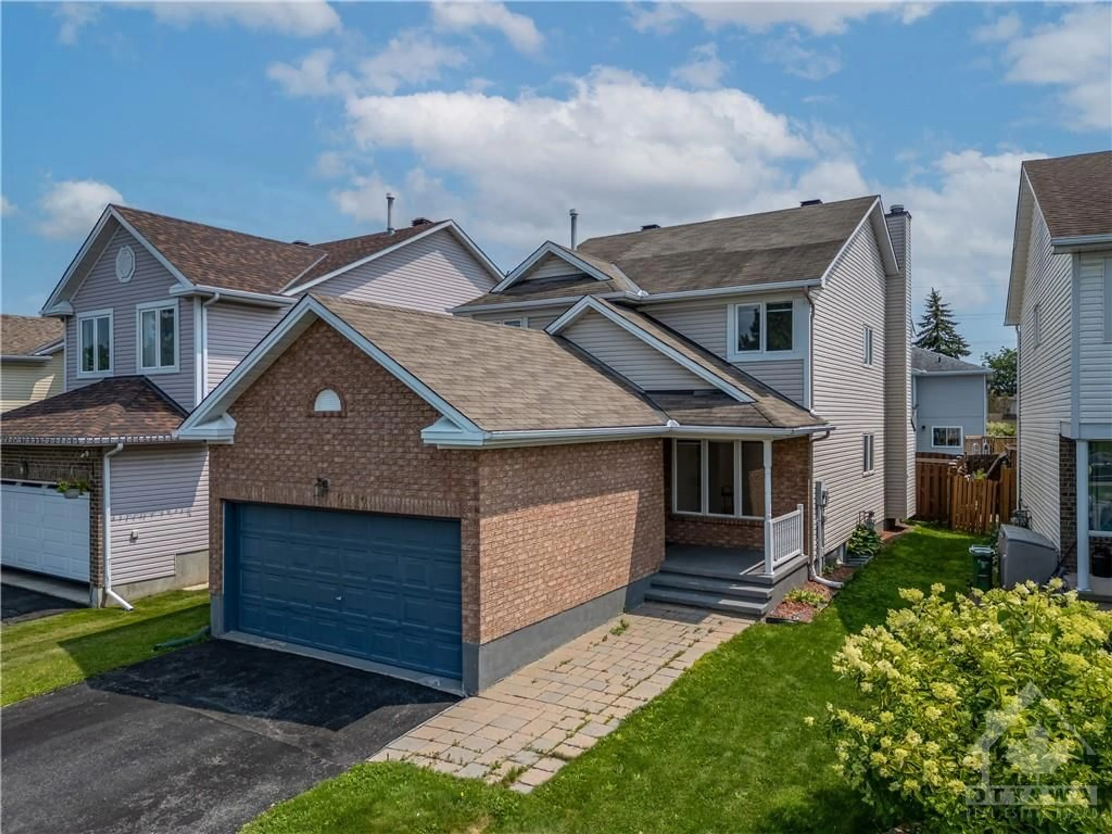 Frontside or backside of a home for 2112 GARDENWAY Dr, Ottawa Ontario K4A 3K2