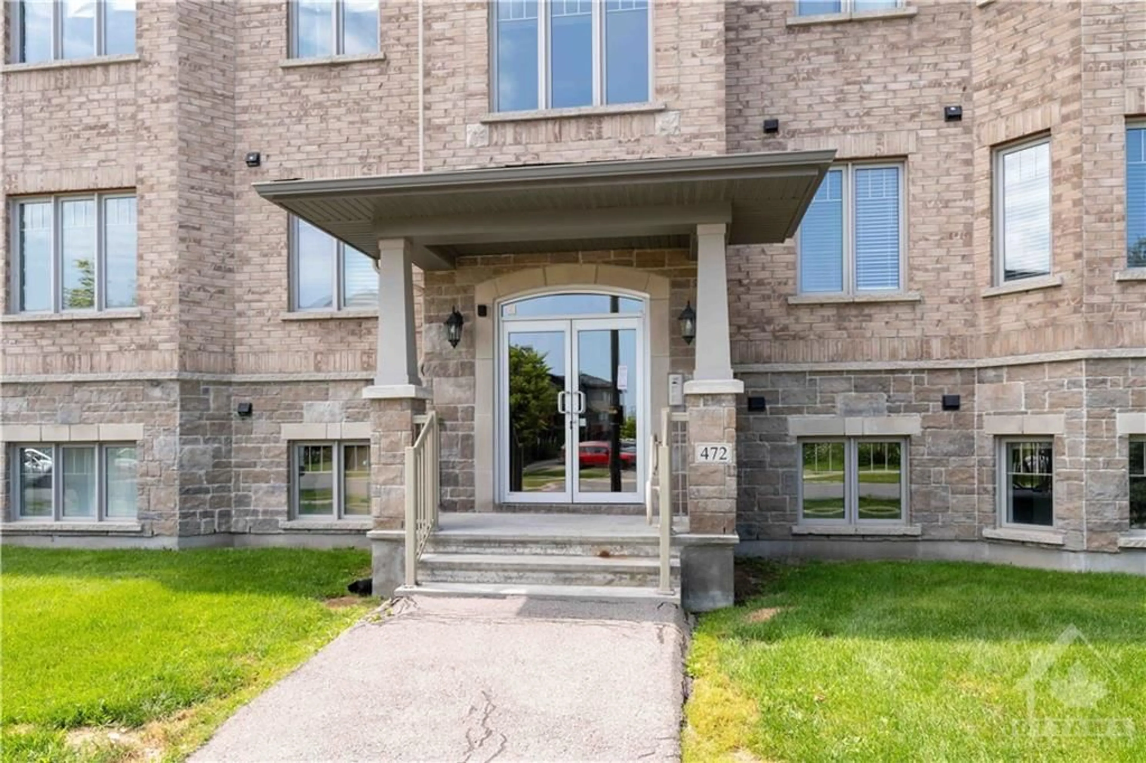 A pic from exterior of the house or condo for 472 VIA VERONA Ave #2, Nepean Ontario K2J 6B3