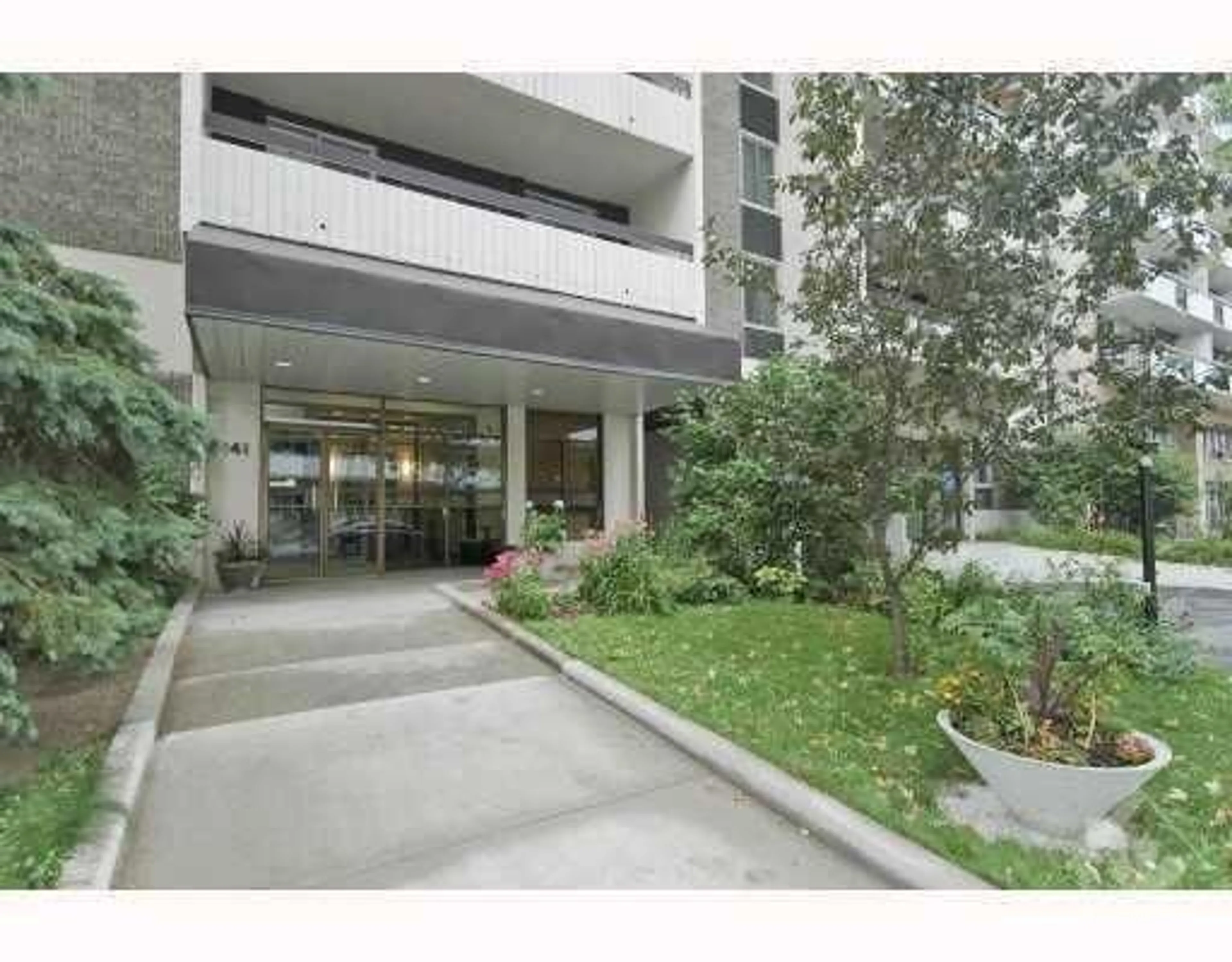 A pic from exterior of the house or condo for 141 SOMERSET St #1001, Ottawa Ontario K2P 2H1