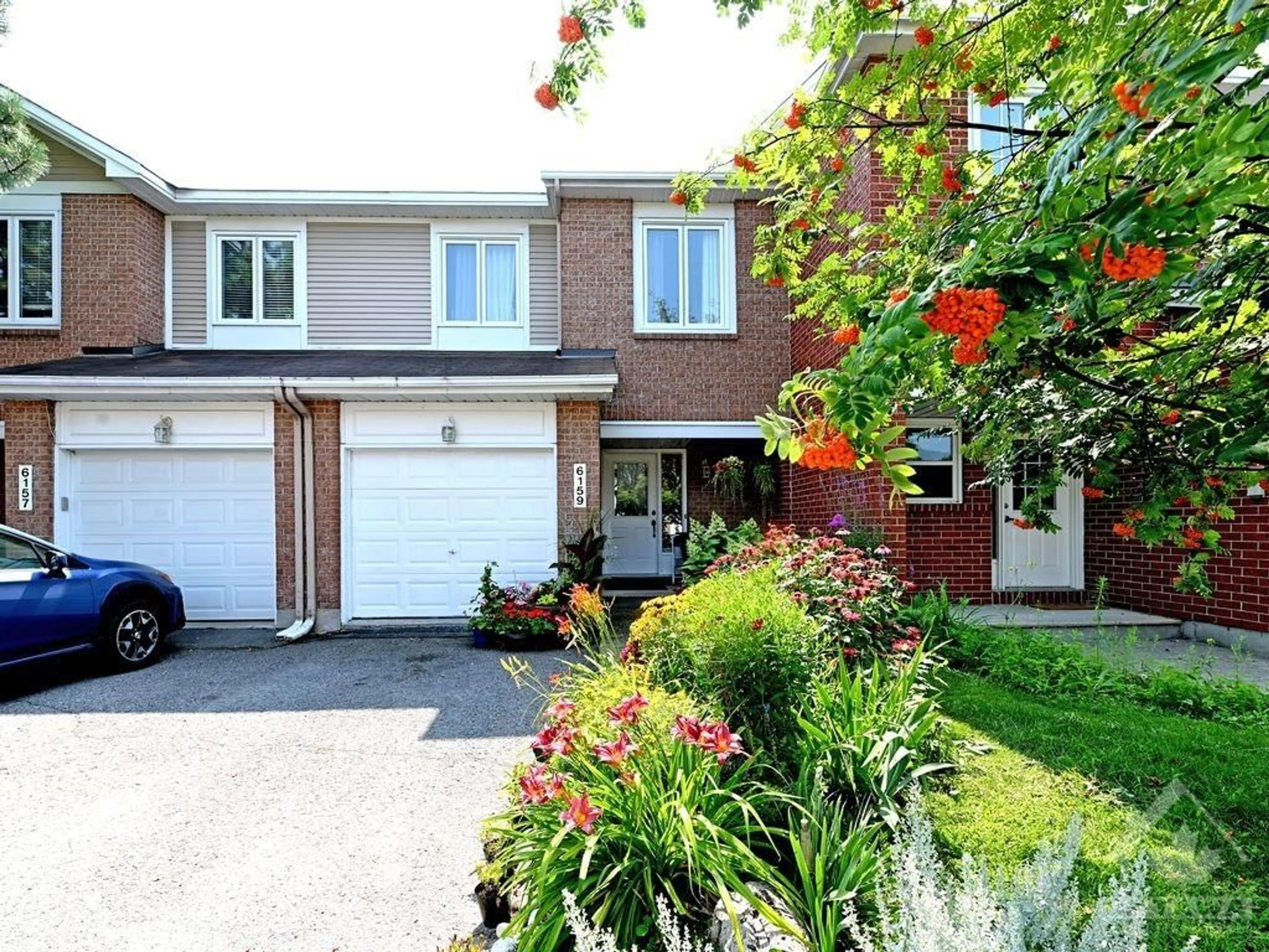 A pic from exterior of the house or condo for 6159 HERITAGE PARK Cres, Ottawa Ontario K1C 7G5